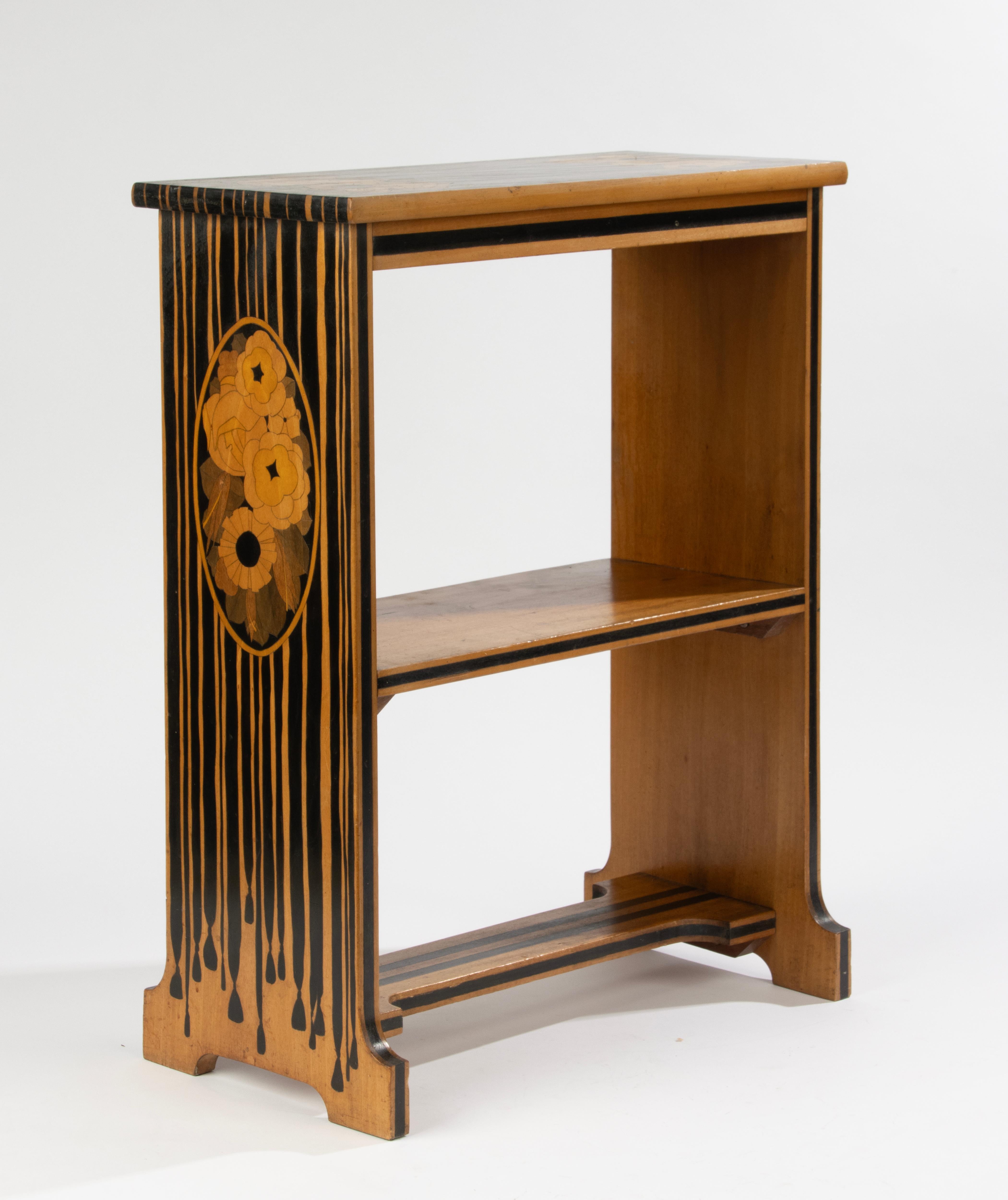 Table d'appoint - Période Art Déco - Marqueterie de fleurs en Wood en vente 10