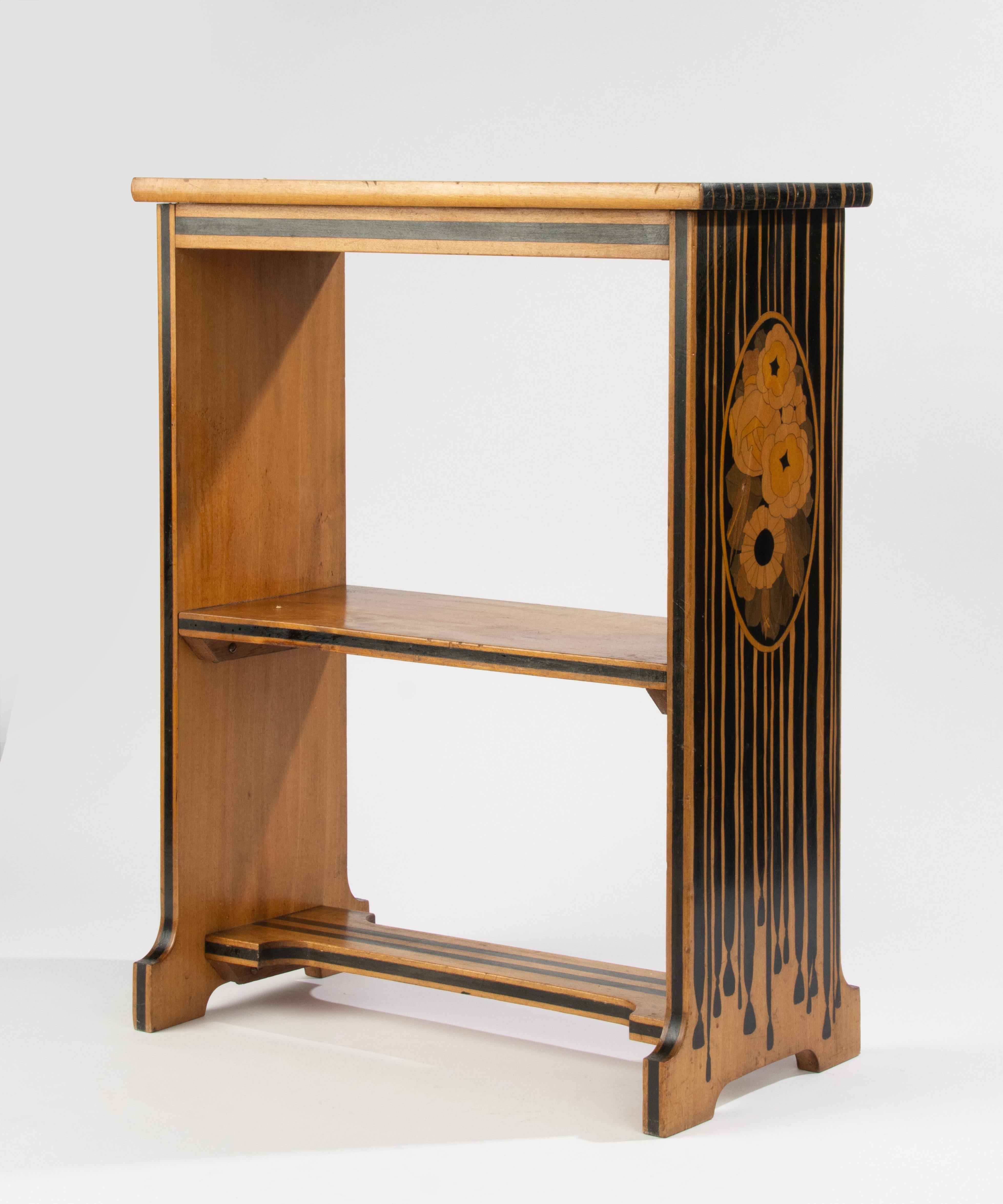 Table d'appoint - Période Art Déco - Marqueterie de fleurs en Wood en vente 12