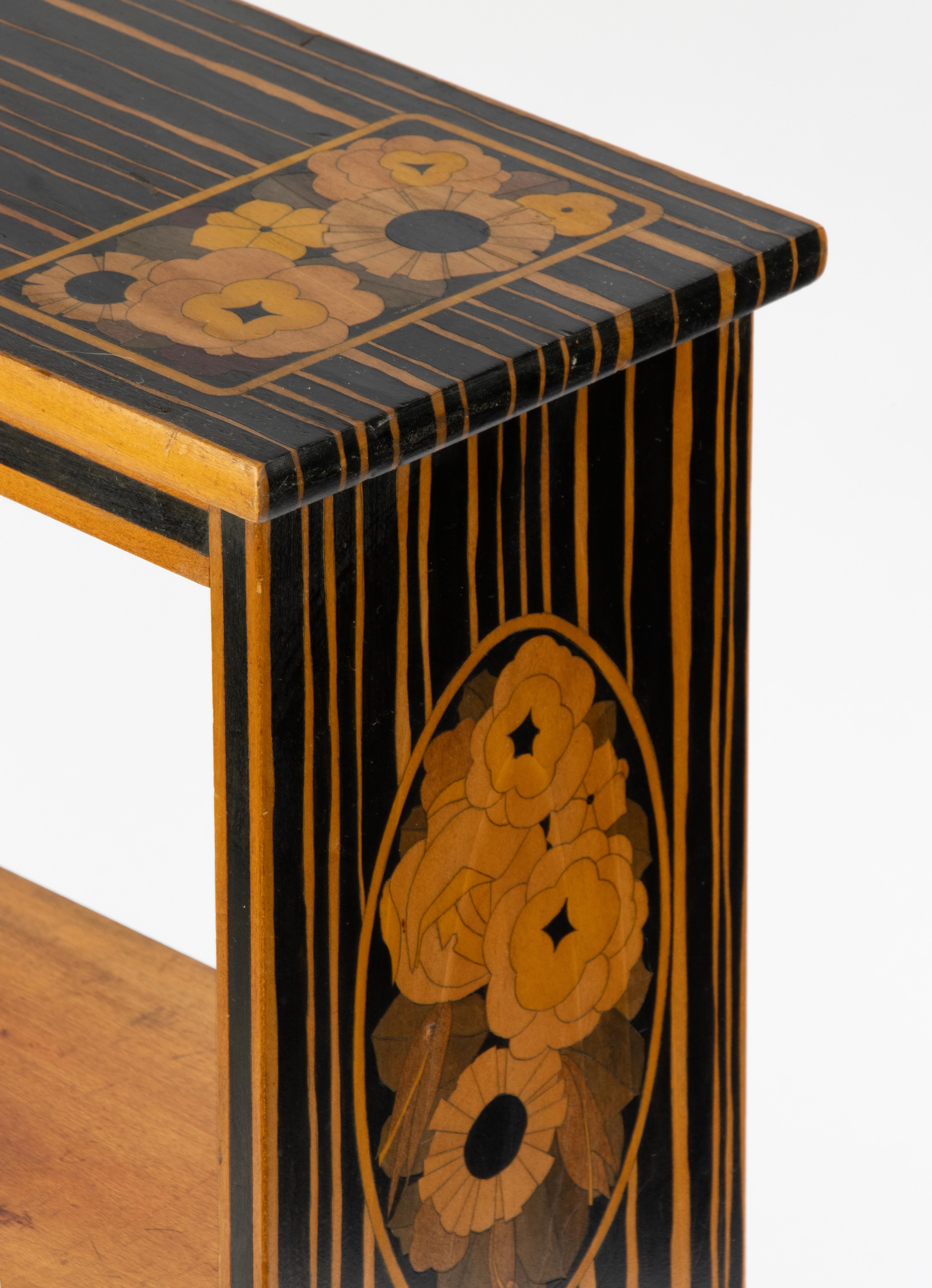 Table d'appoint - Période Art Déco - Marqueterie de fleurs en Wood Bon état - En vente à Casteren, Noord-Brabant