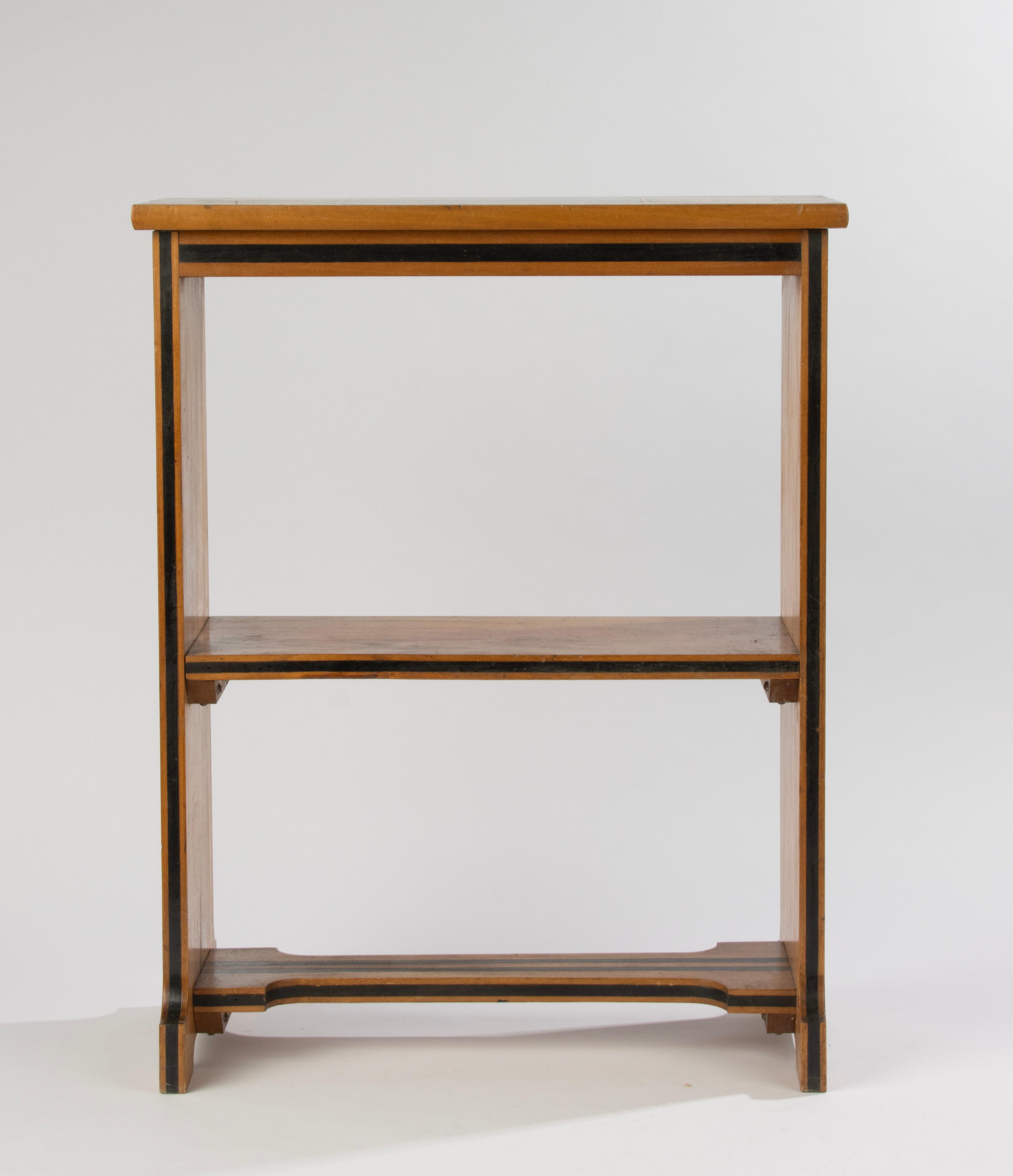 Début du 20ème siècle Table d'appoint - Période Art Déco - Marqueterie de fleurs en Wood en vente