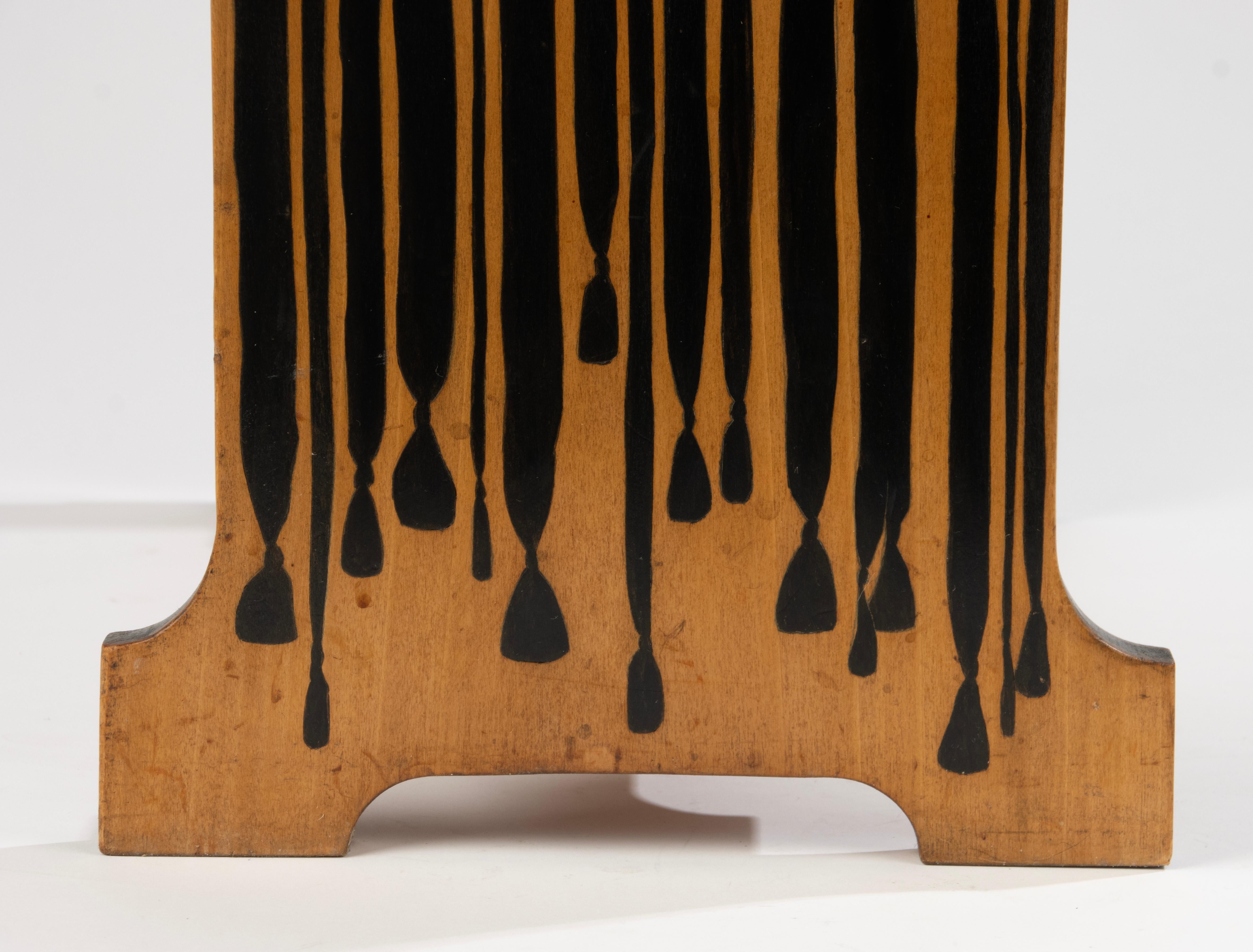 Noyer Table d'appoint - Période Art Déco - Marqueterie de fleurs en Wood en vente