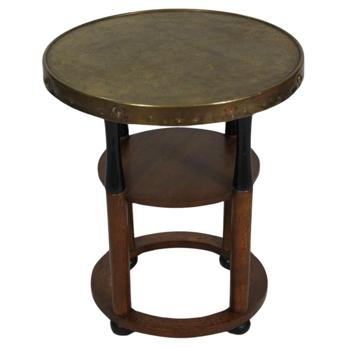 Table d'appoint, art nouveau, structure en Wood, plateau en laiton, début du Twentieth. en vente