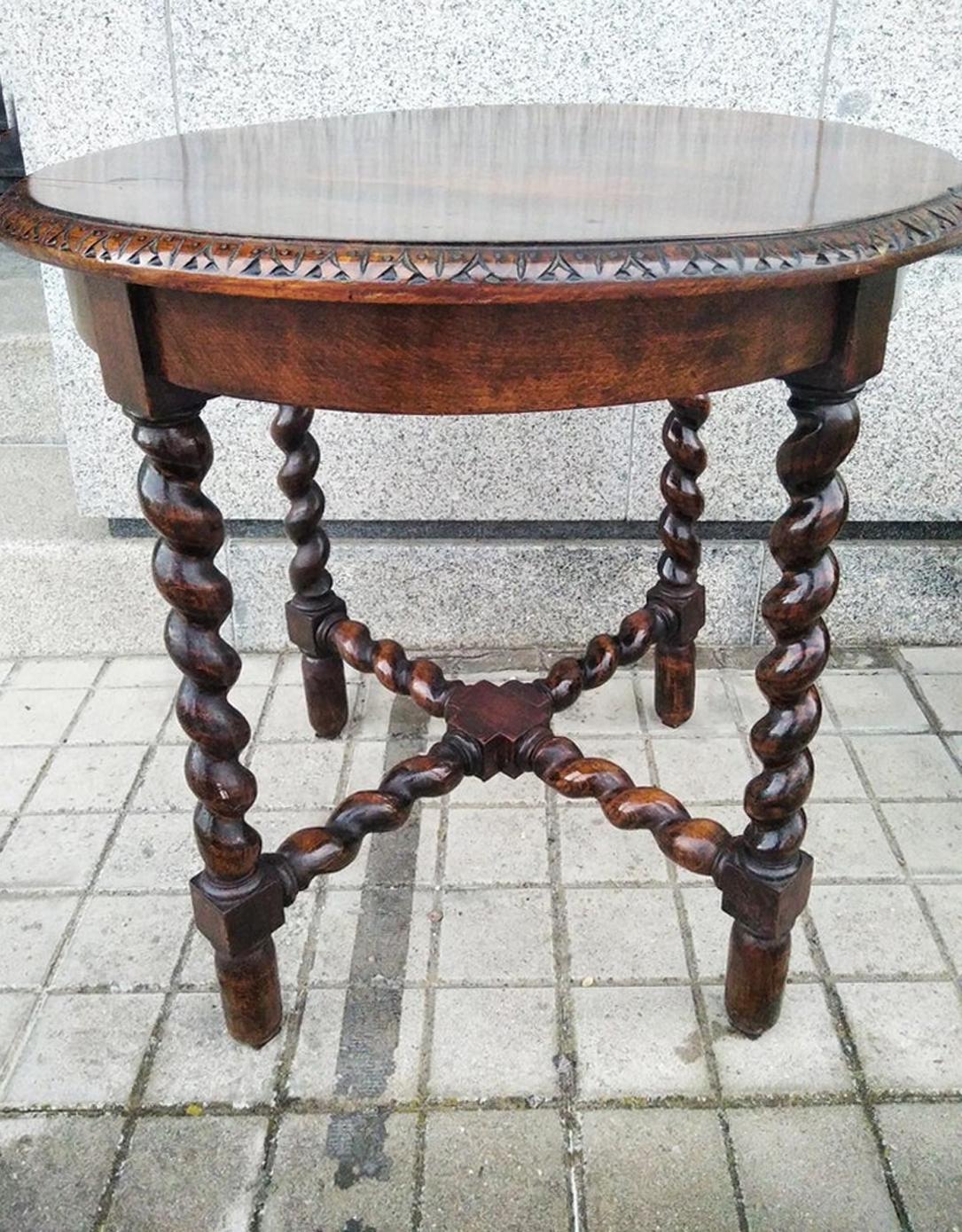 Table d'appoint à pieds torsadés Espagne, 19ème siècle 2