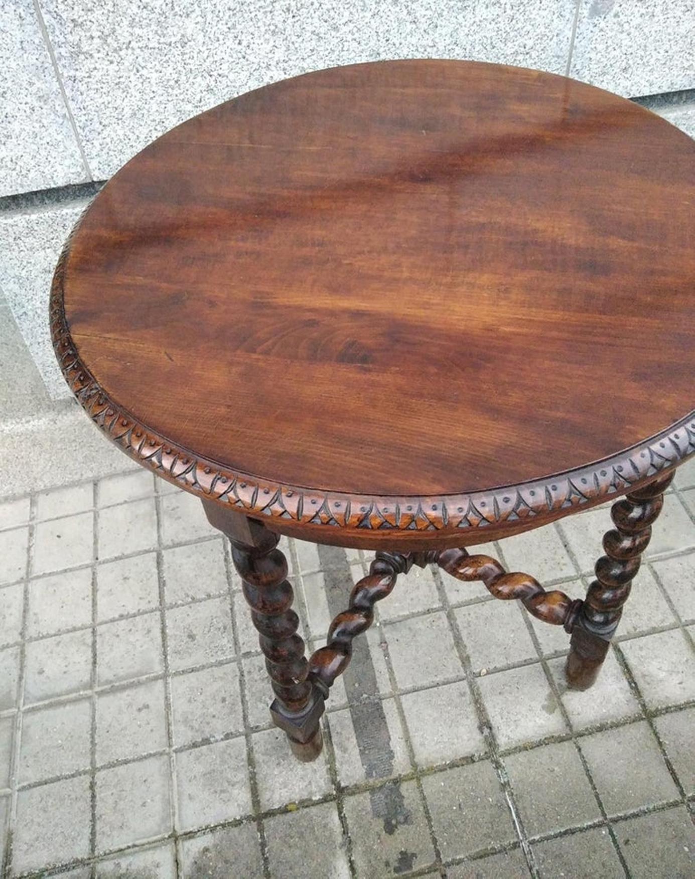 Tourné Table d'appoint à pieds torsadés Espagne, 19ème siècle