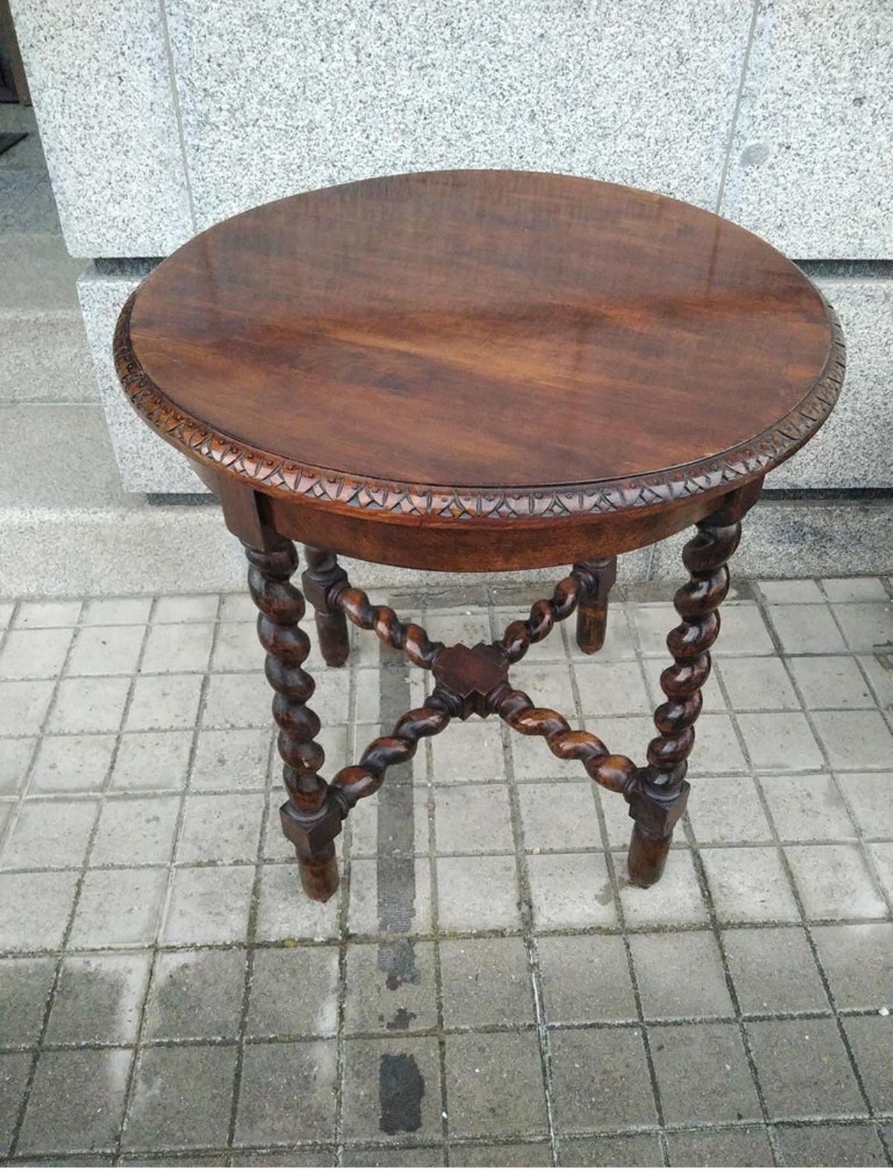 XIXe siècle Table d'appoint à pieds torsadés Espagne, 19ème siècle