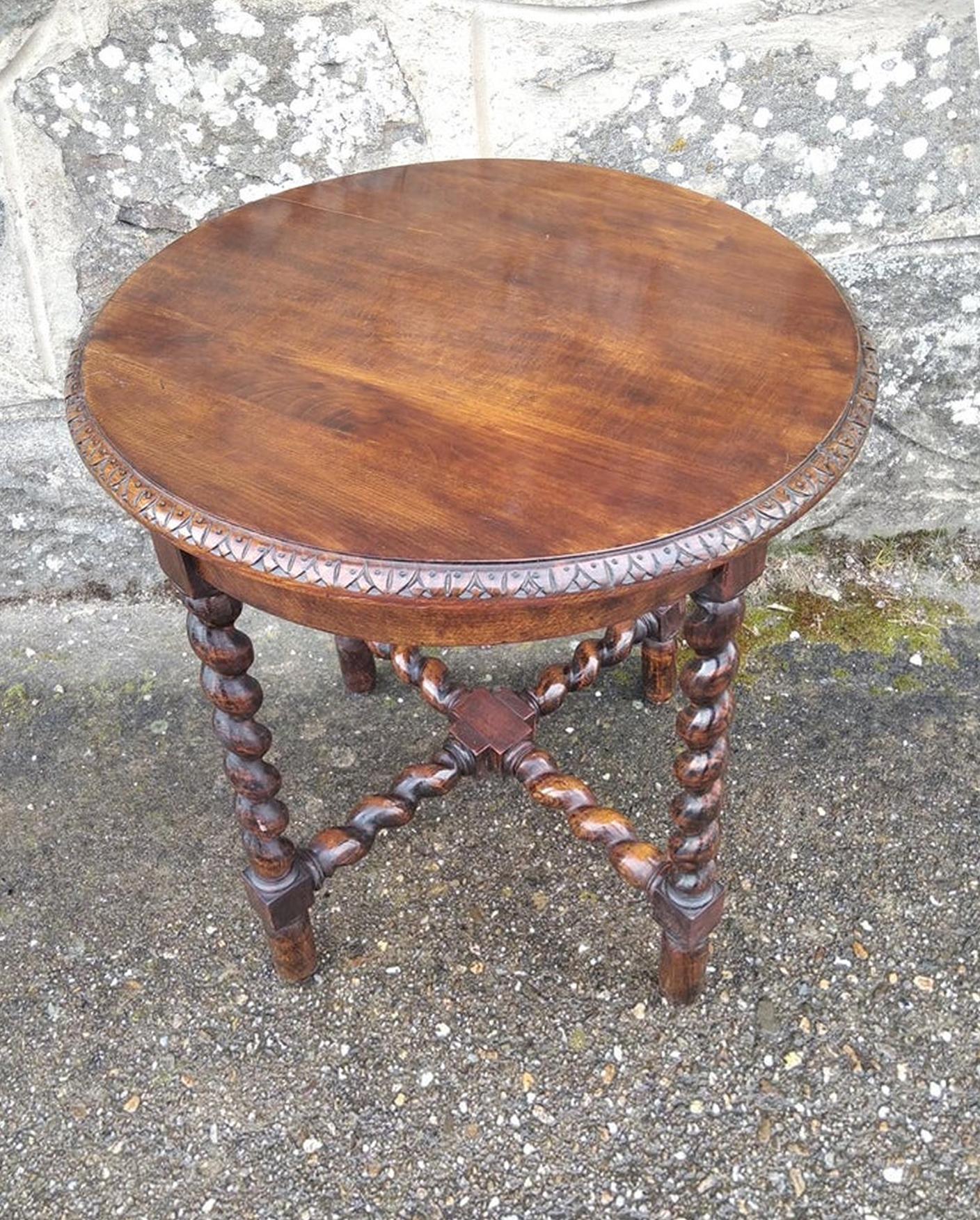 Bois Table d'appoint à pieds torsadés Espagne, 19ème siècle