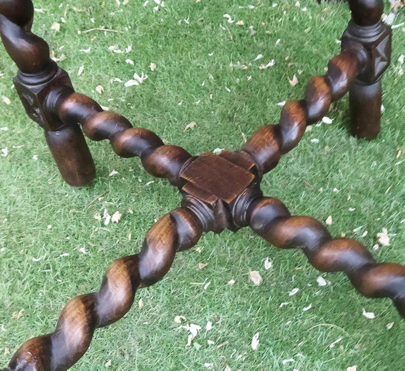 Table d'appoint à pieds torsadés Espagne, 19ème siècle 1
