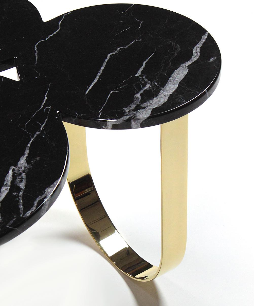 The 'Cloud' is a spectacular side table with structure in mirror polished brass and top in Marquinia marble. 
The mirror-like finishing of the brass creates different perceptions of this particular material and allows interesting reflections of