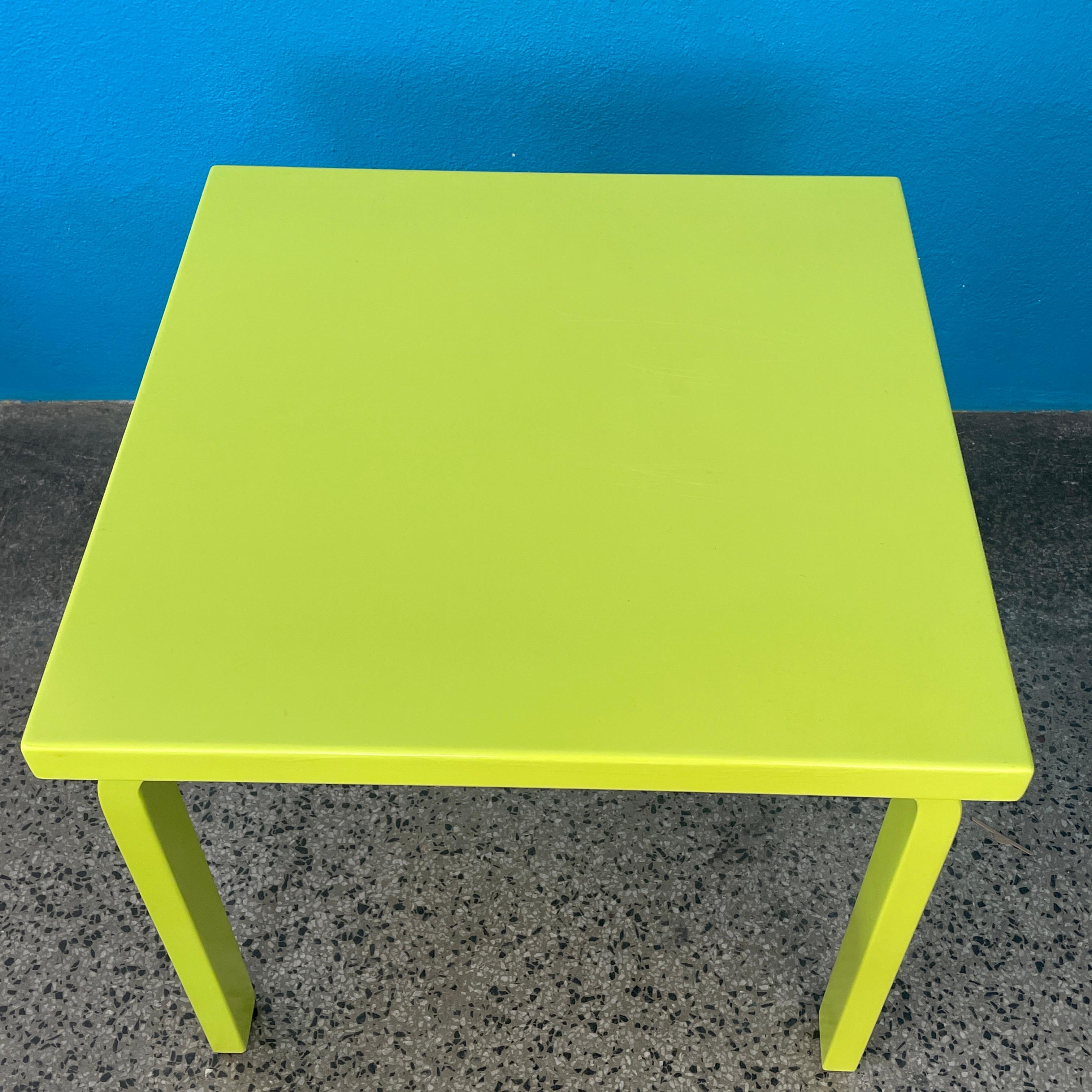 Side Table By Alvar Aalto for Artek Finland In Good Condition For Sale In Turku, FI