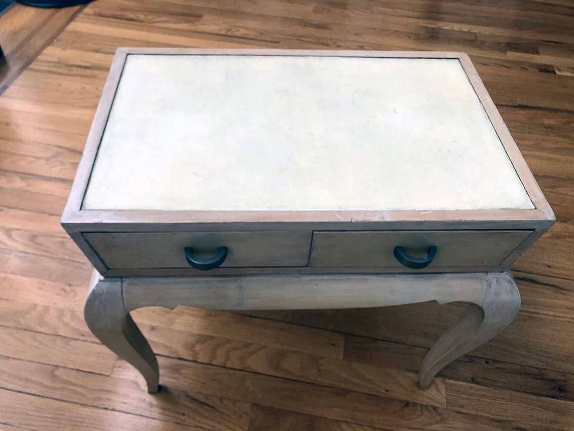 Andre Arbus side table.
Cream lacquer and parchment, signed twice.
Measures: Height 19