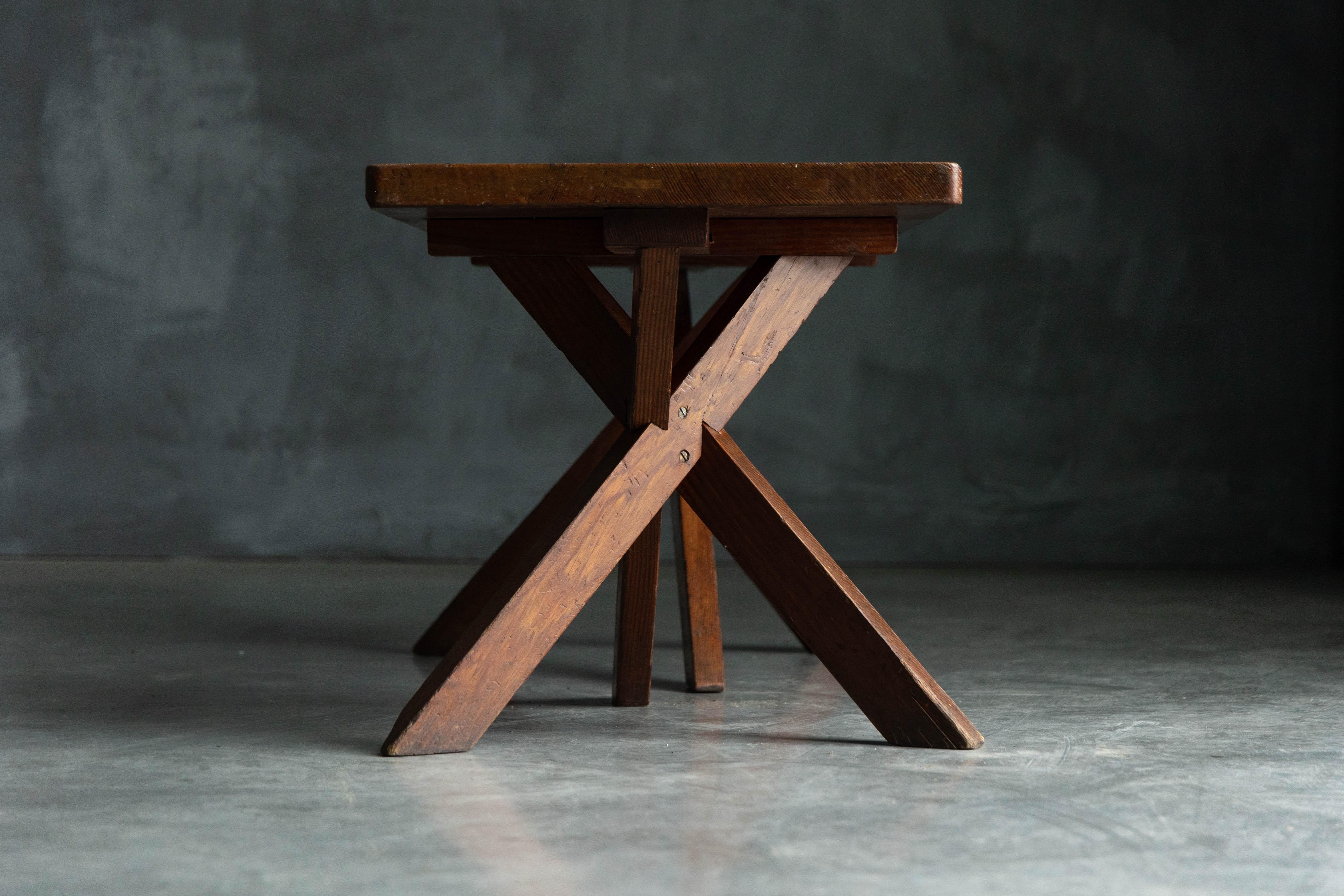 Table d'appoint par Charlotte Perriand pour Hôtel Les Arcs, France, 1960s en vente 3