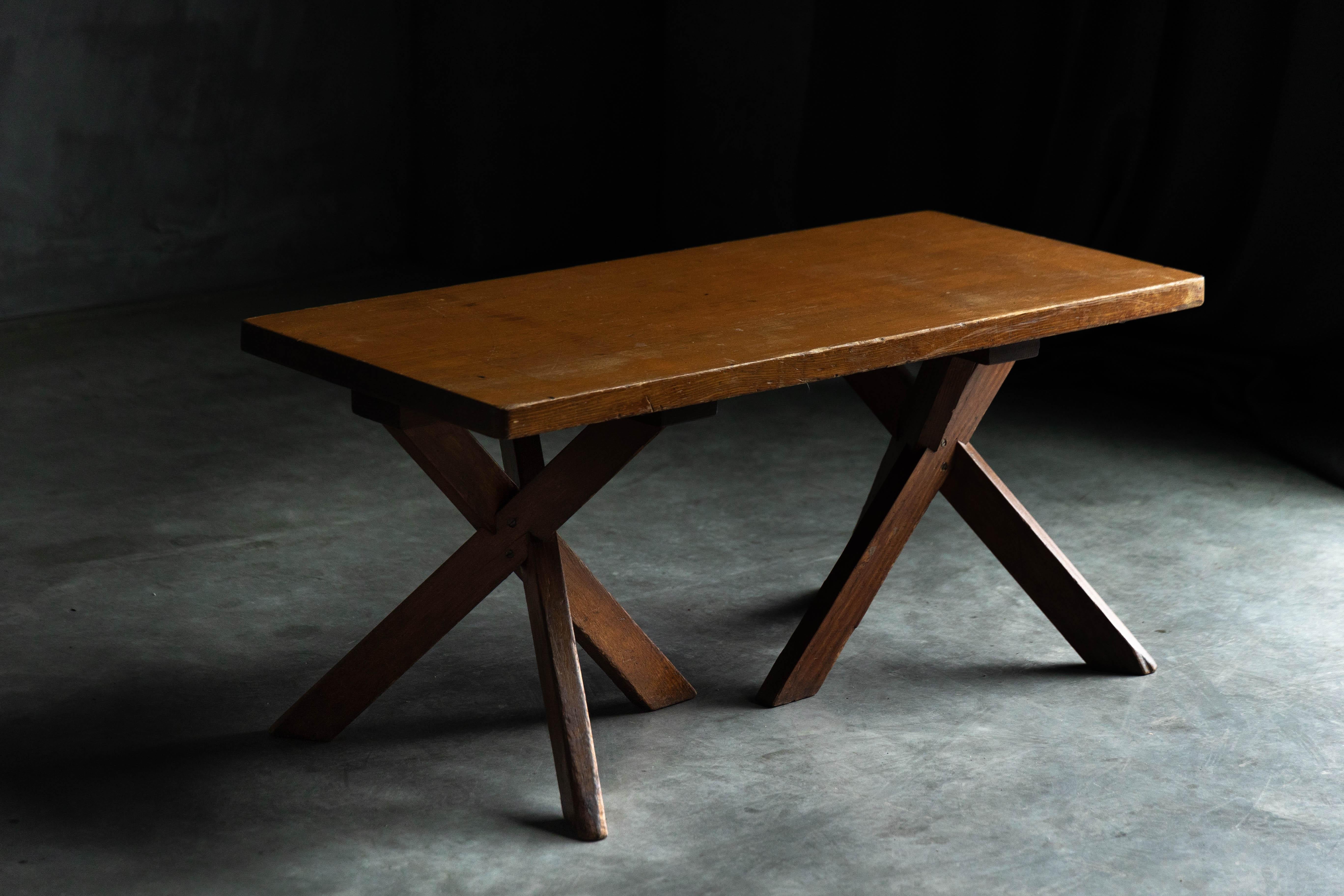 Mid-Century Modern Table d'appoint par Charlotte Perriand pour Hôtel Les Arcs, France, 1960s en vente