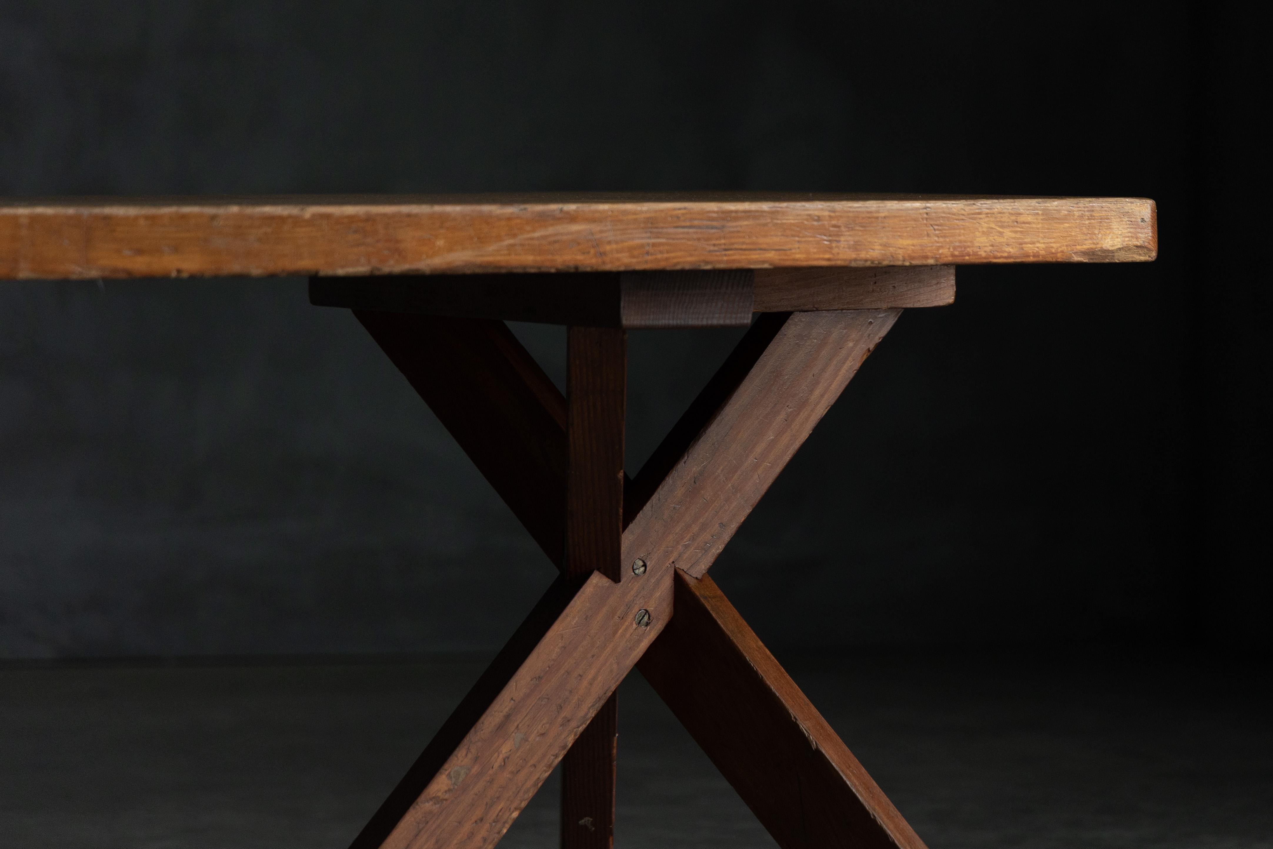 Table d'appoint par Charlotte Perriand pour Hôtel Les Arcs, France, 1960s Bon état - En vente à Antwerp, BE