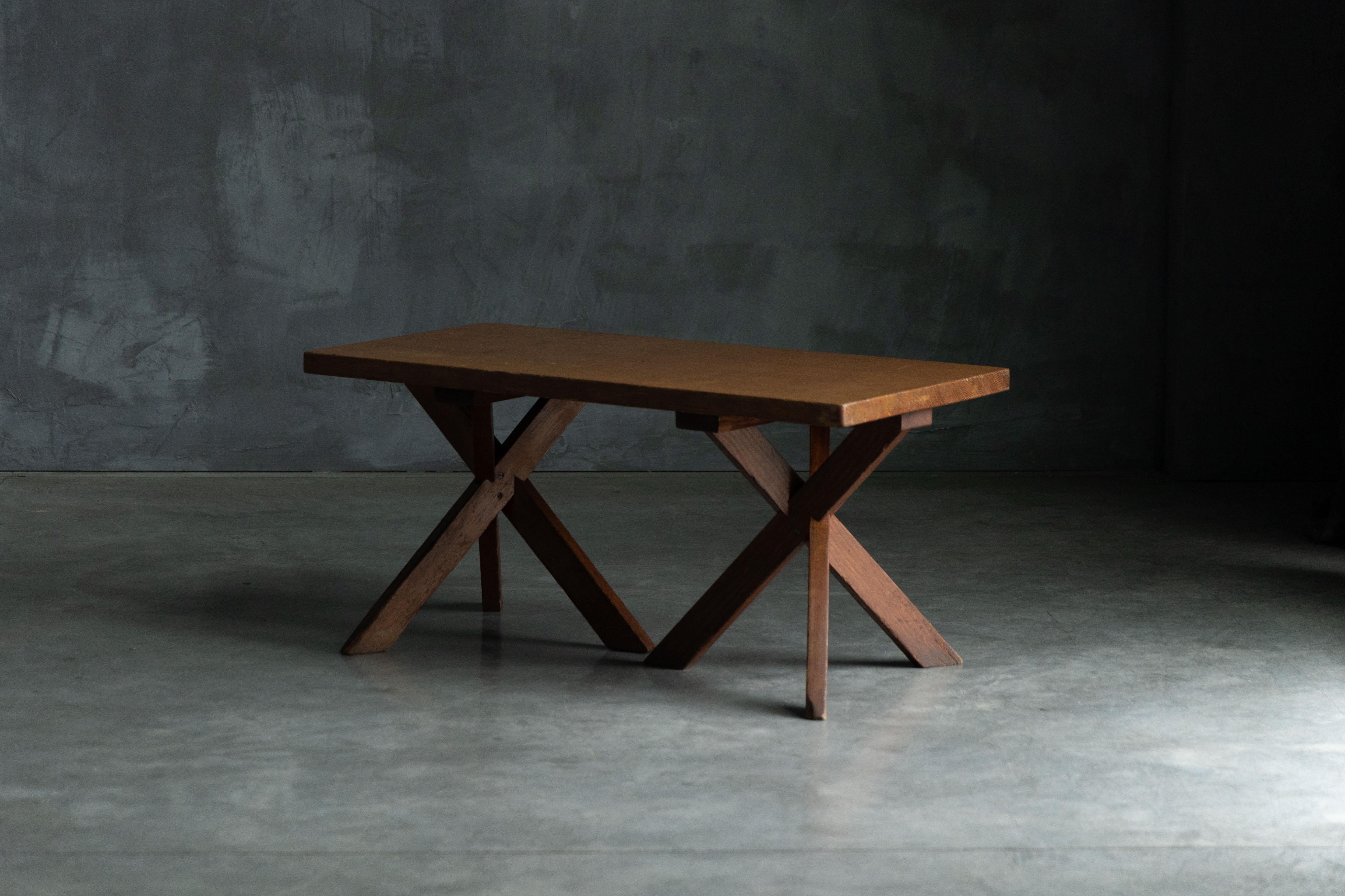 Table d'appoint par Charlotte Perriand pour Hôtel Les Arcs, France, 1960s en vente 1