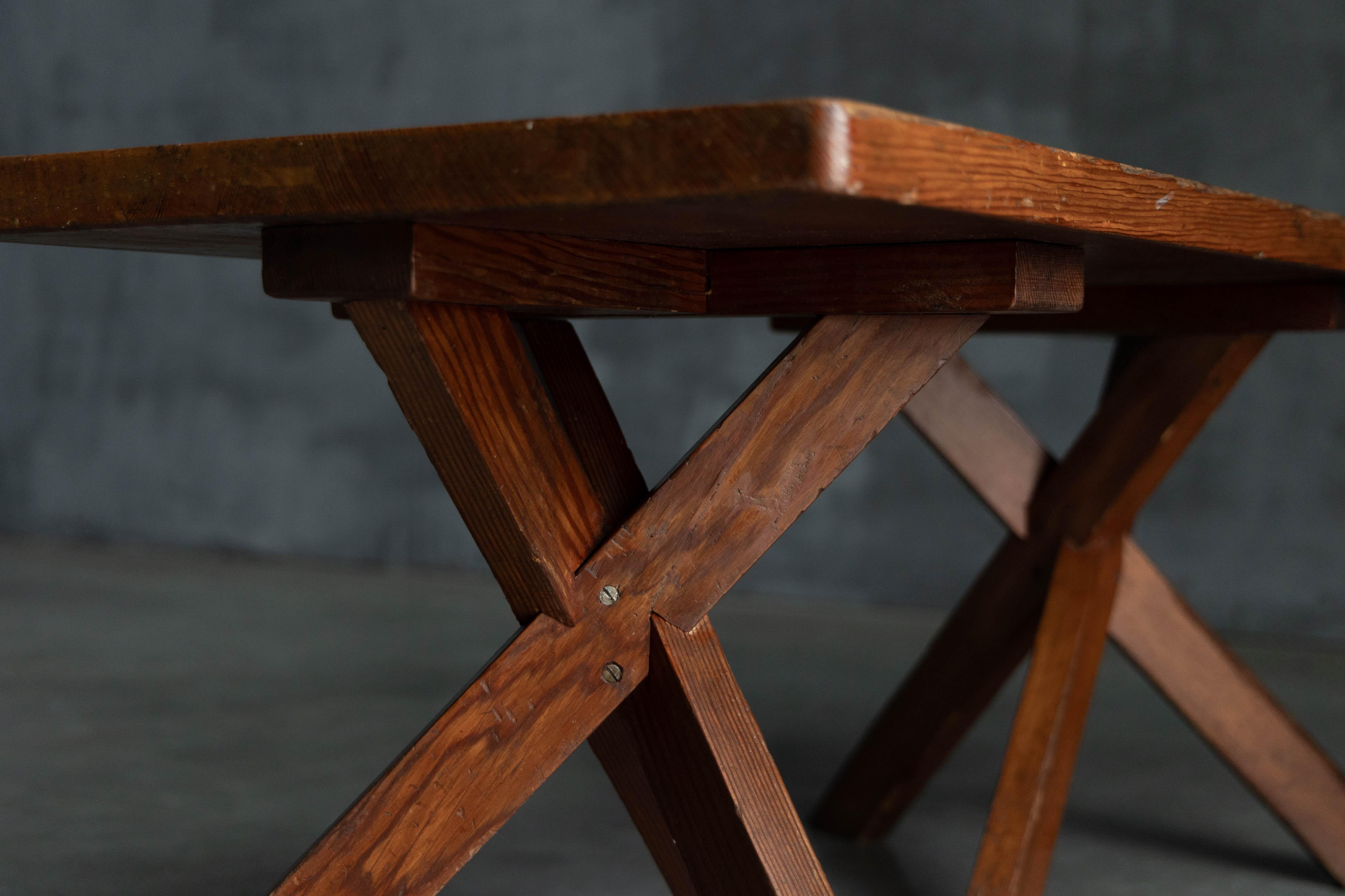 Table d'appoint par Charlotte Perriand pour Hôtel Les Arcs, France, 1960s en vente 2