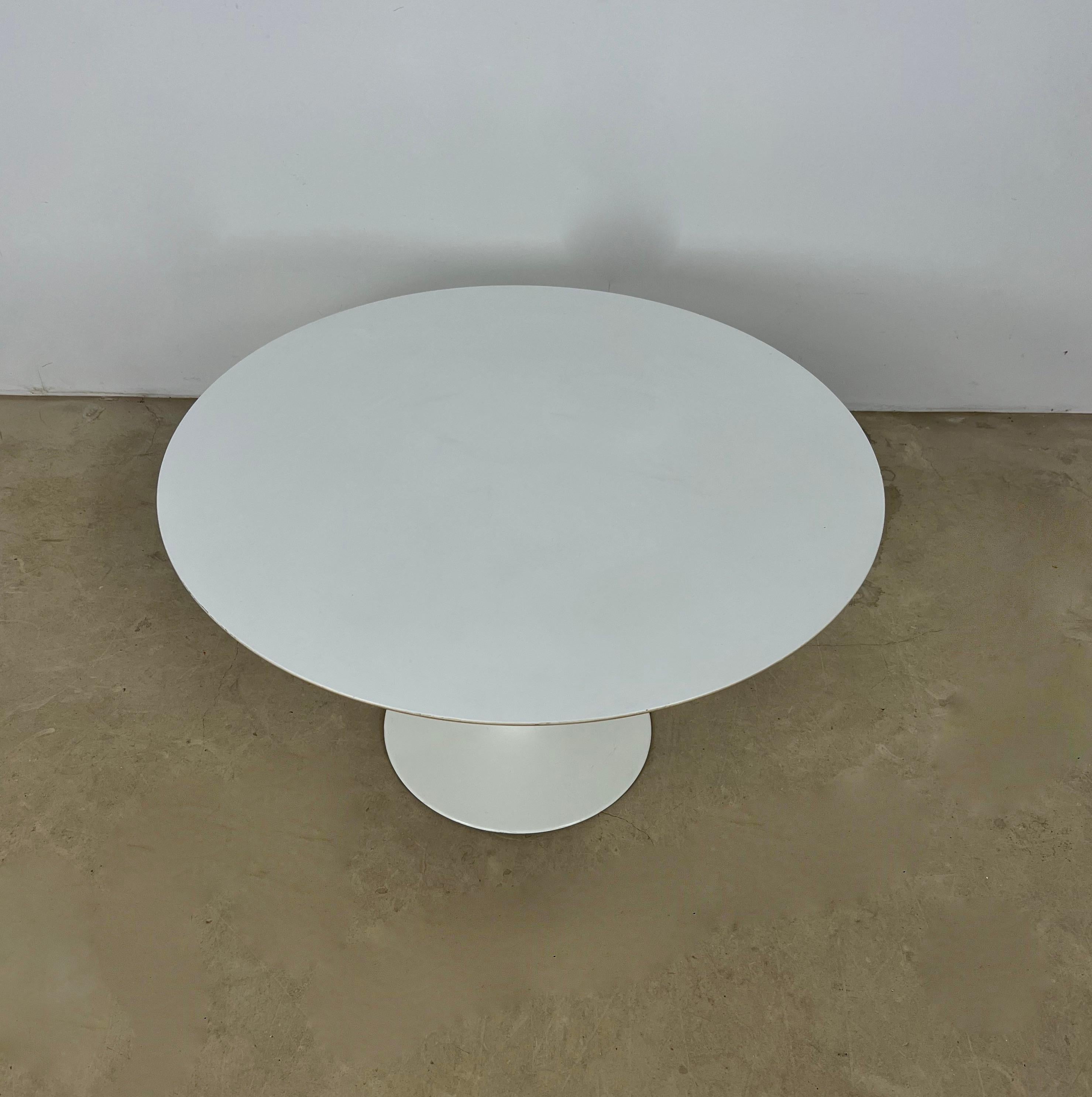 Mid-Century Modern Table d'appoint d'Eero Saarinen pour Knoll International, années 1960 en vente