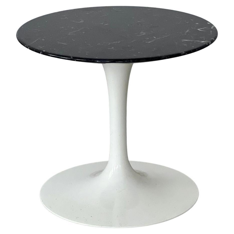 Side table by Eero Saarinen for Knoll International 1960s For Sale