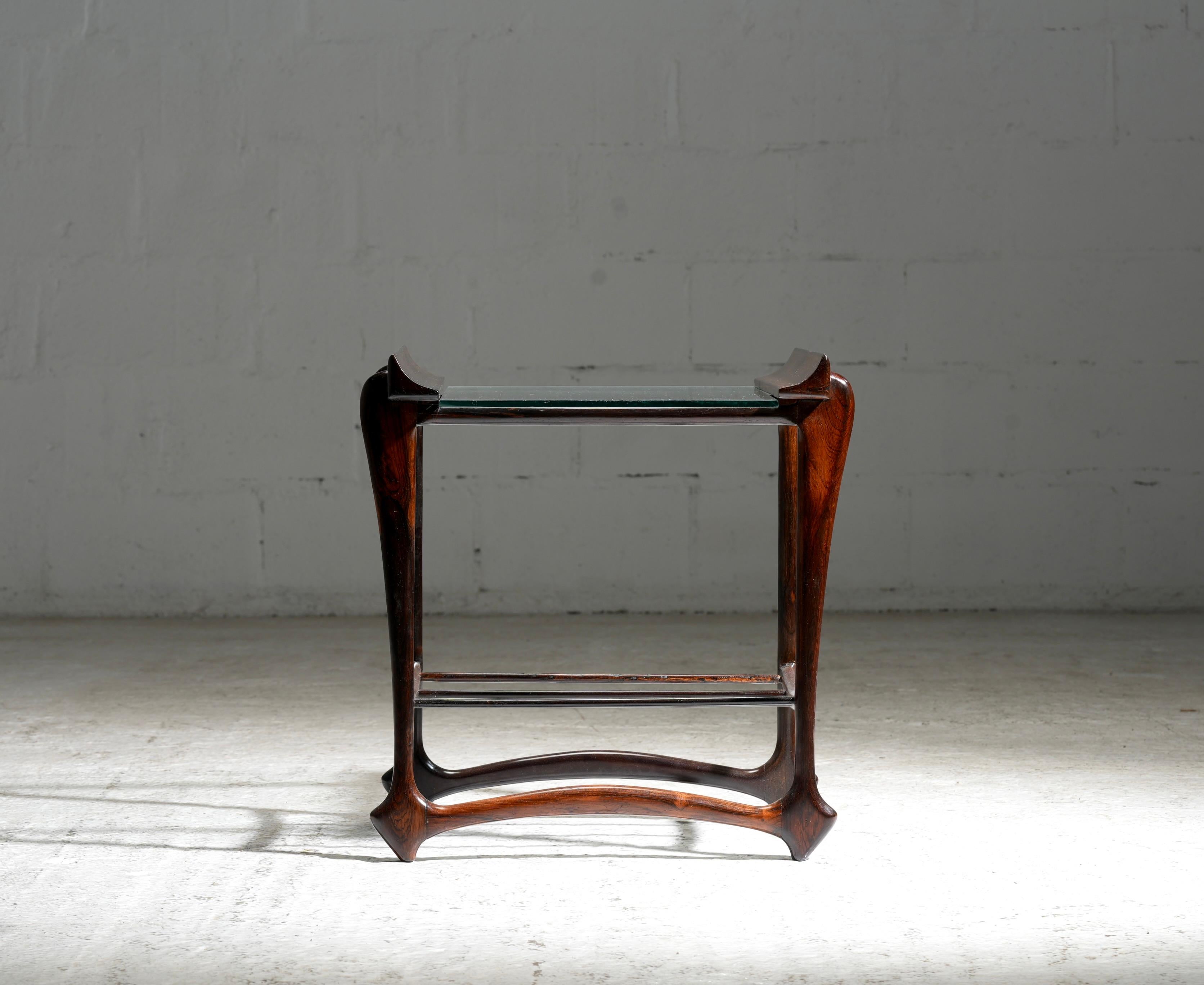 Mid-Century Modern Table d'appoint Giuseppi Scapinelli, en bois et verre, Brésil, années 1950 en vente