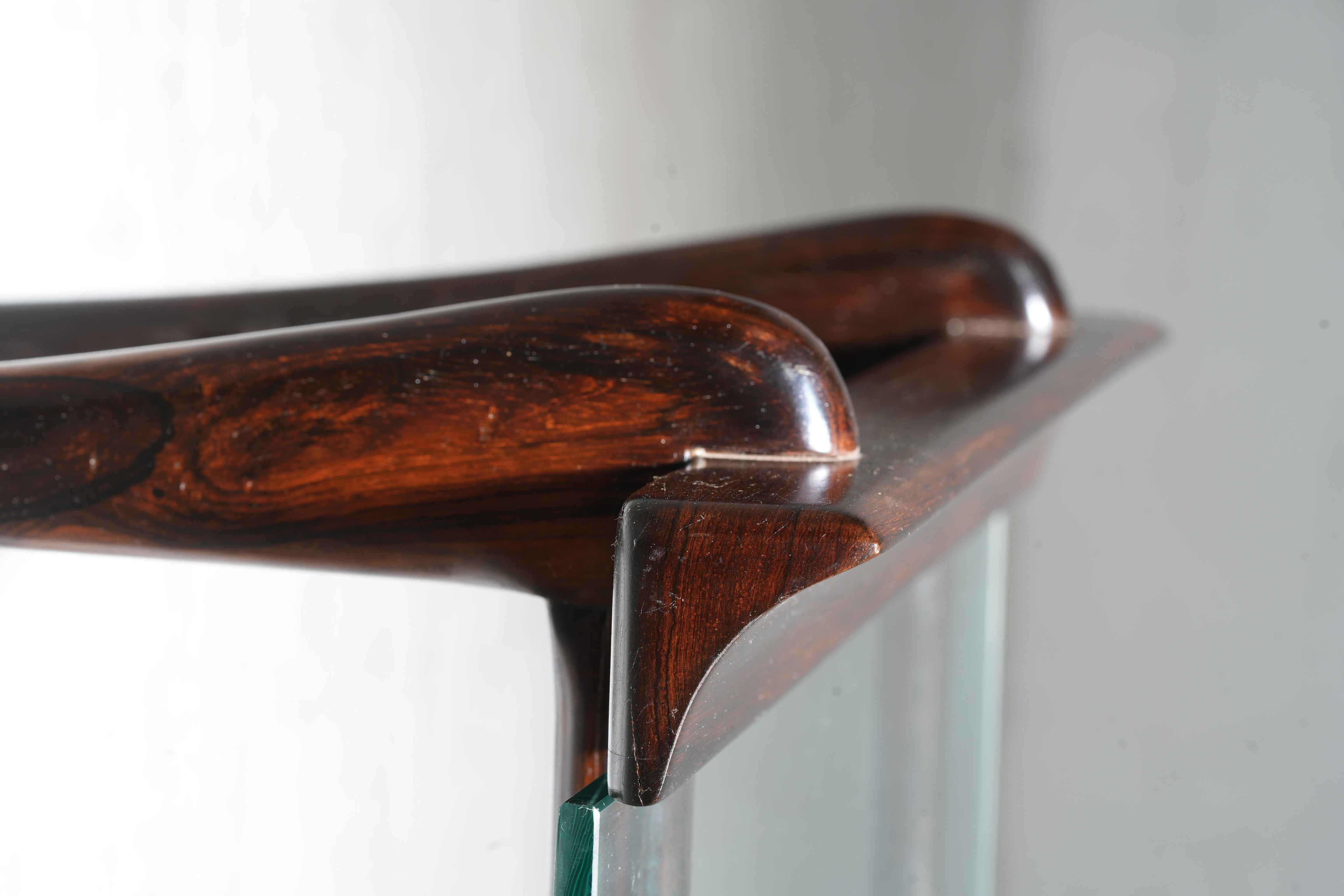 Verre Table d'appoint Giuseppi Scapinelli, en bois et verre, Brésil, années 1950 en vente