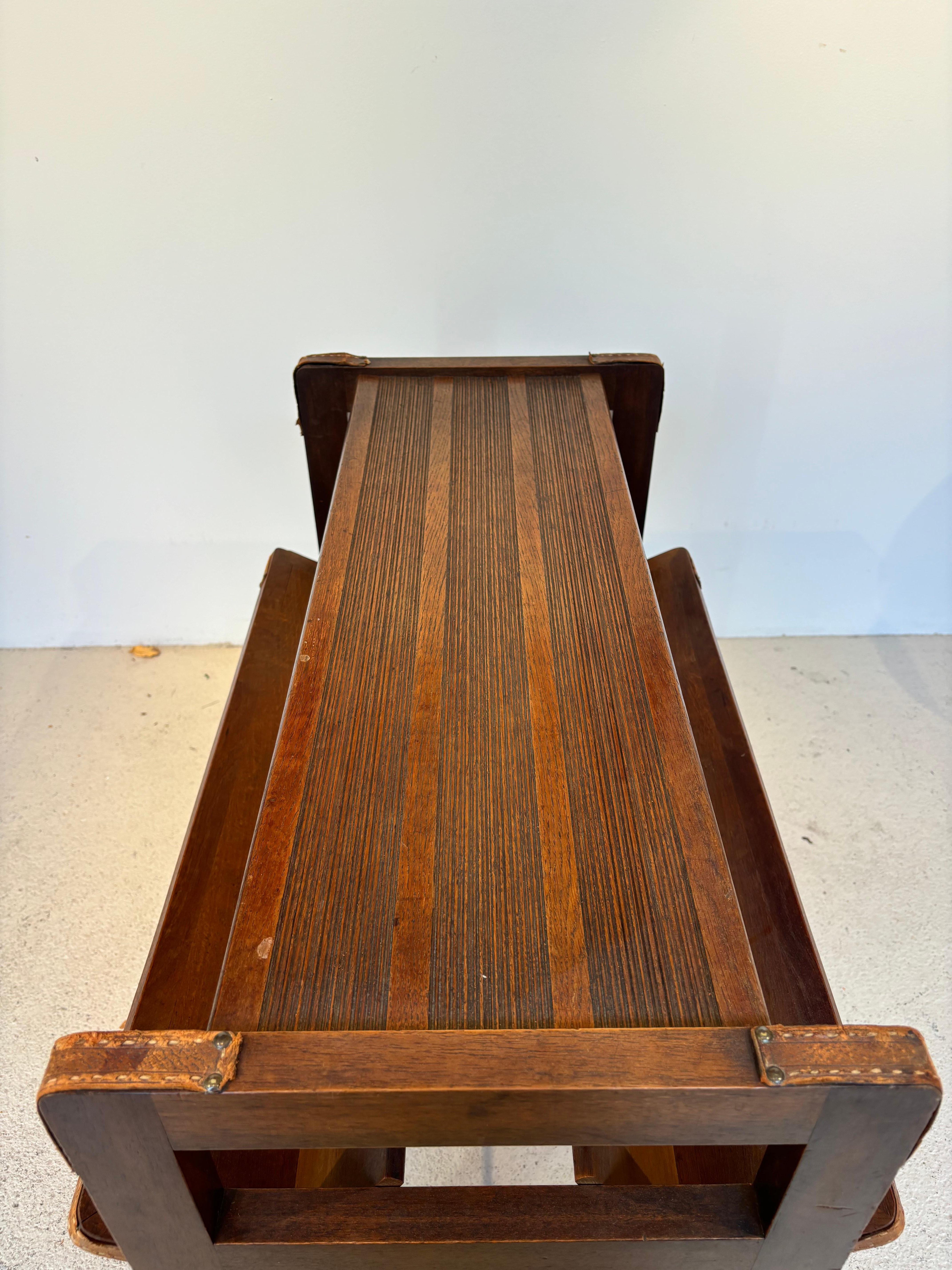 Mesa auxiliar de Jacques Adnet en venta 4