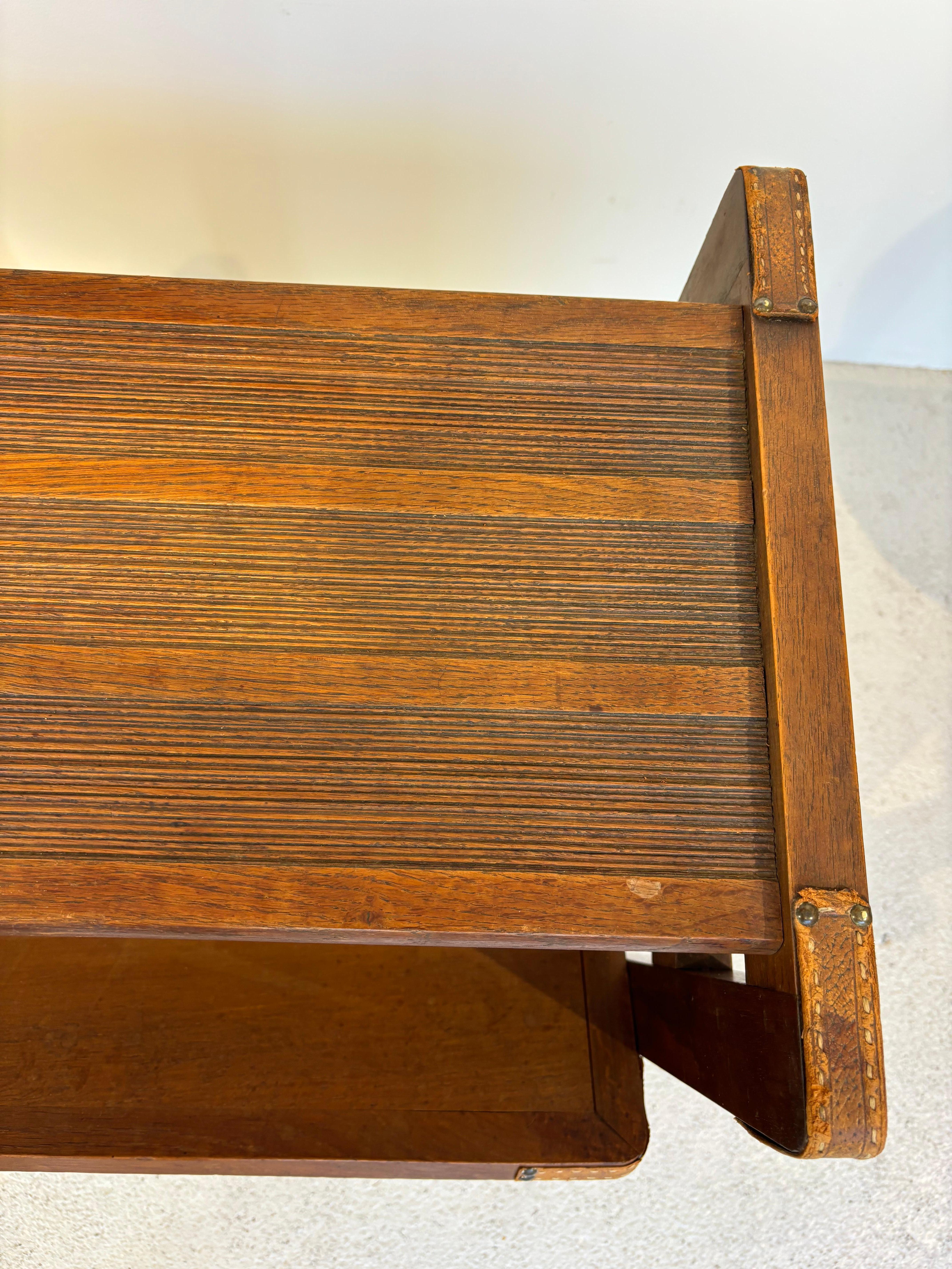 Mesa auxiliar de Jacques Adnet en venta 12