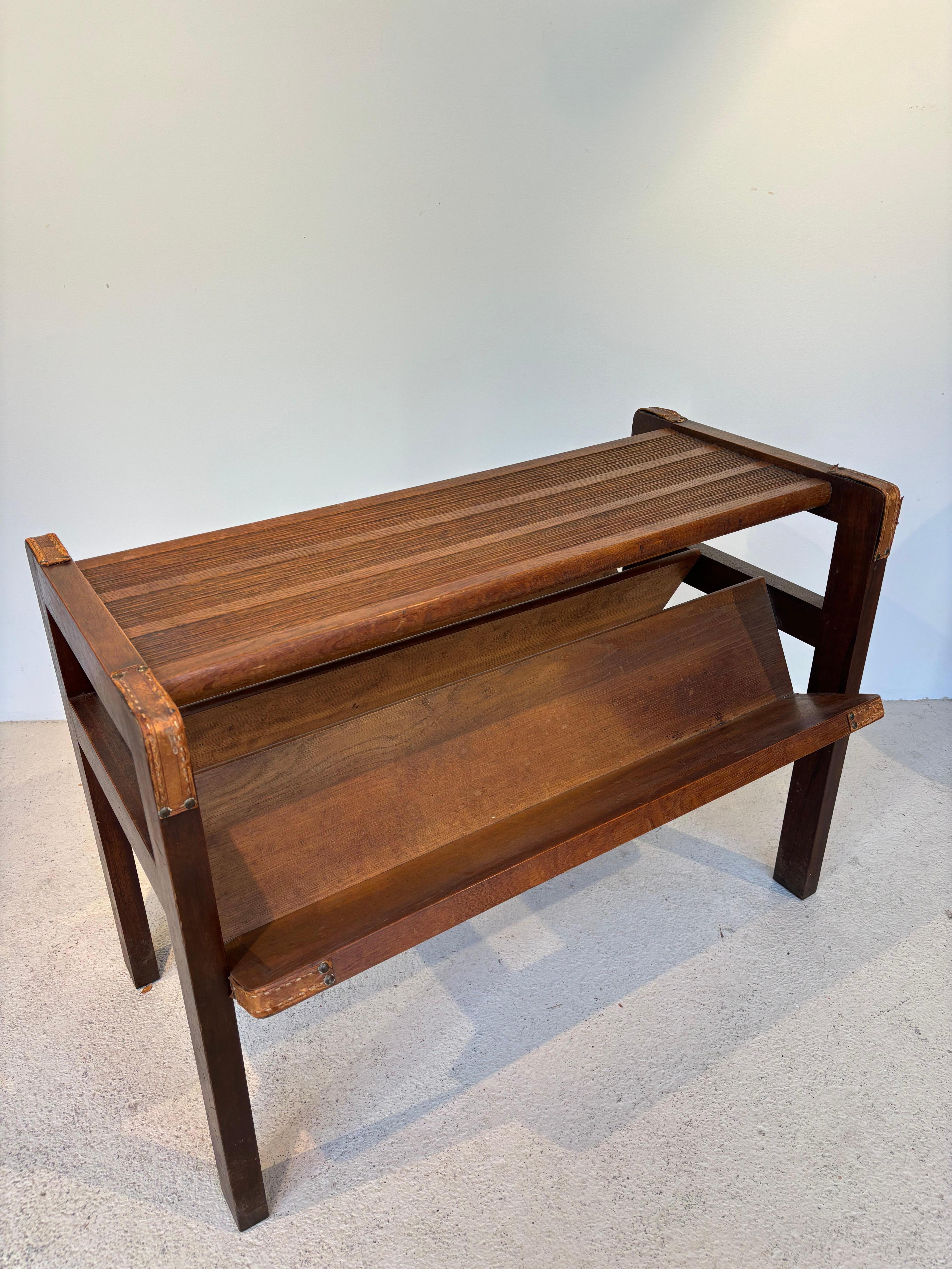 Table d'appoint à porte revu par Jacques Adnet. 