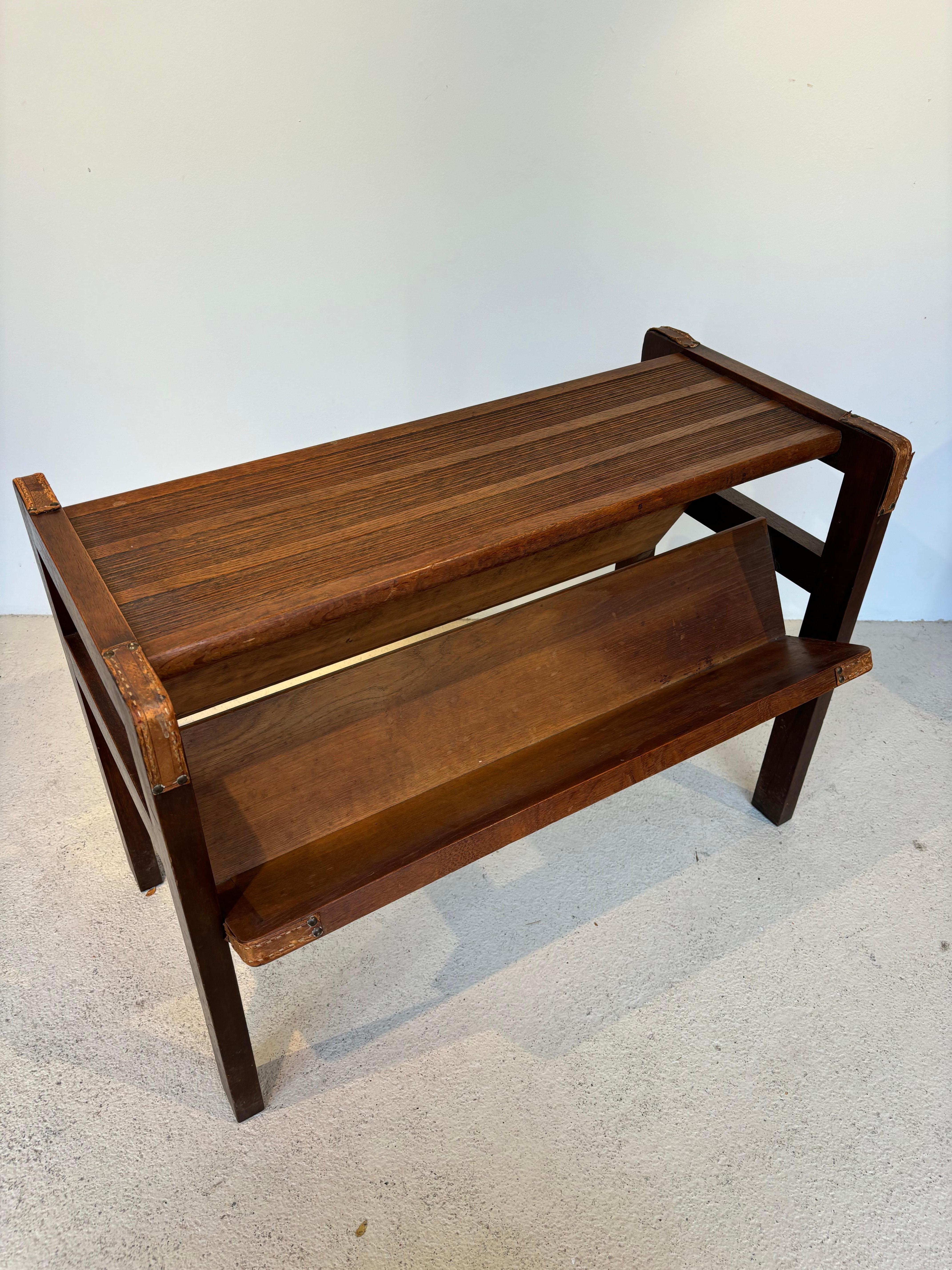 Mesa auxiliar de Jacques Adnet Francés en venta