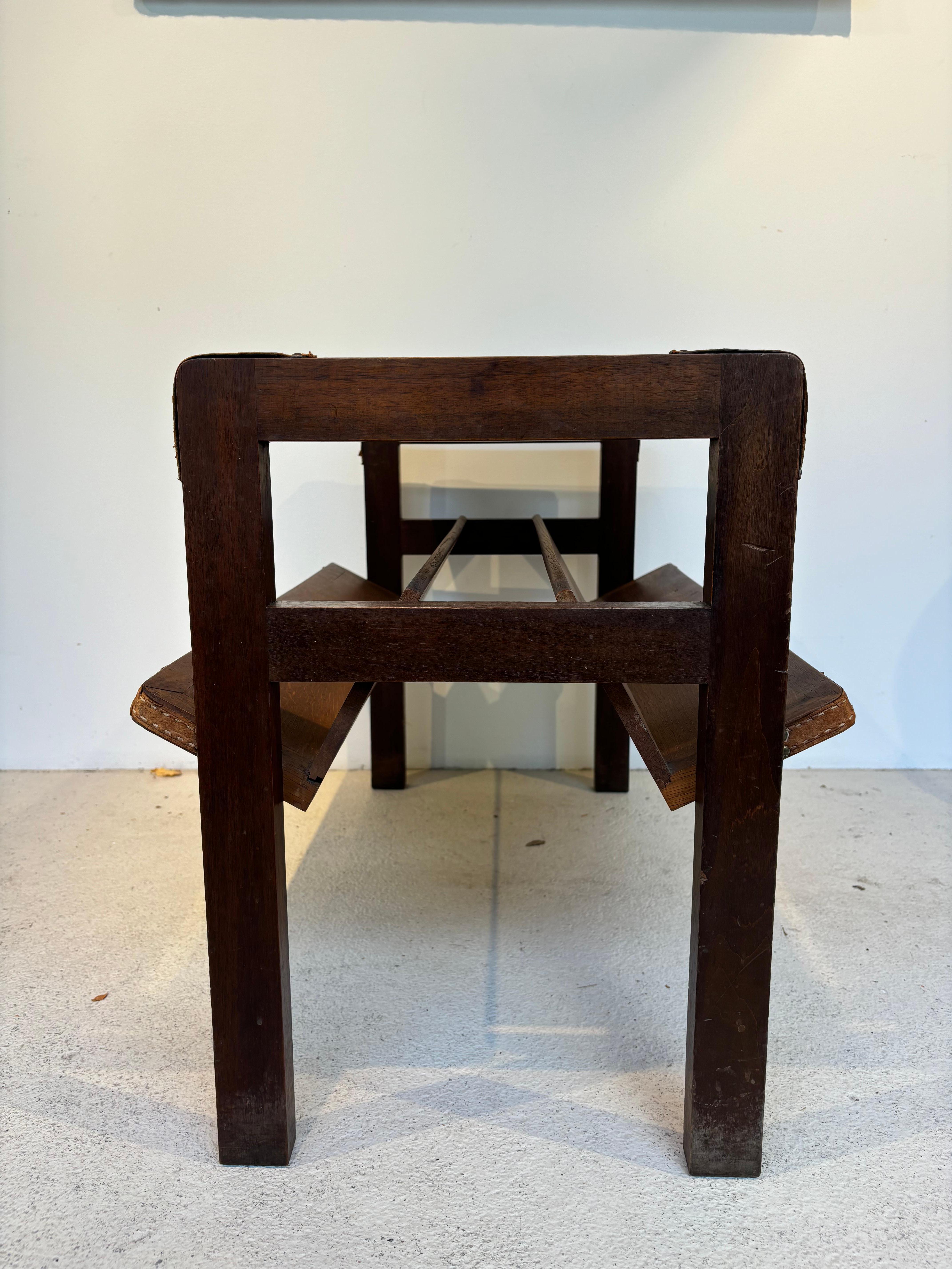 Mesa auxiliar de Jacques Adnet Cuero en venta