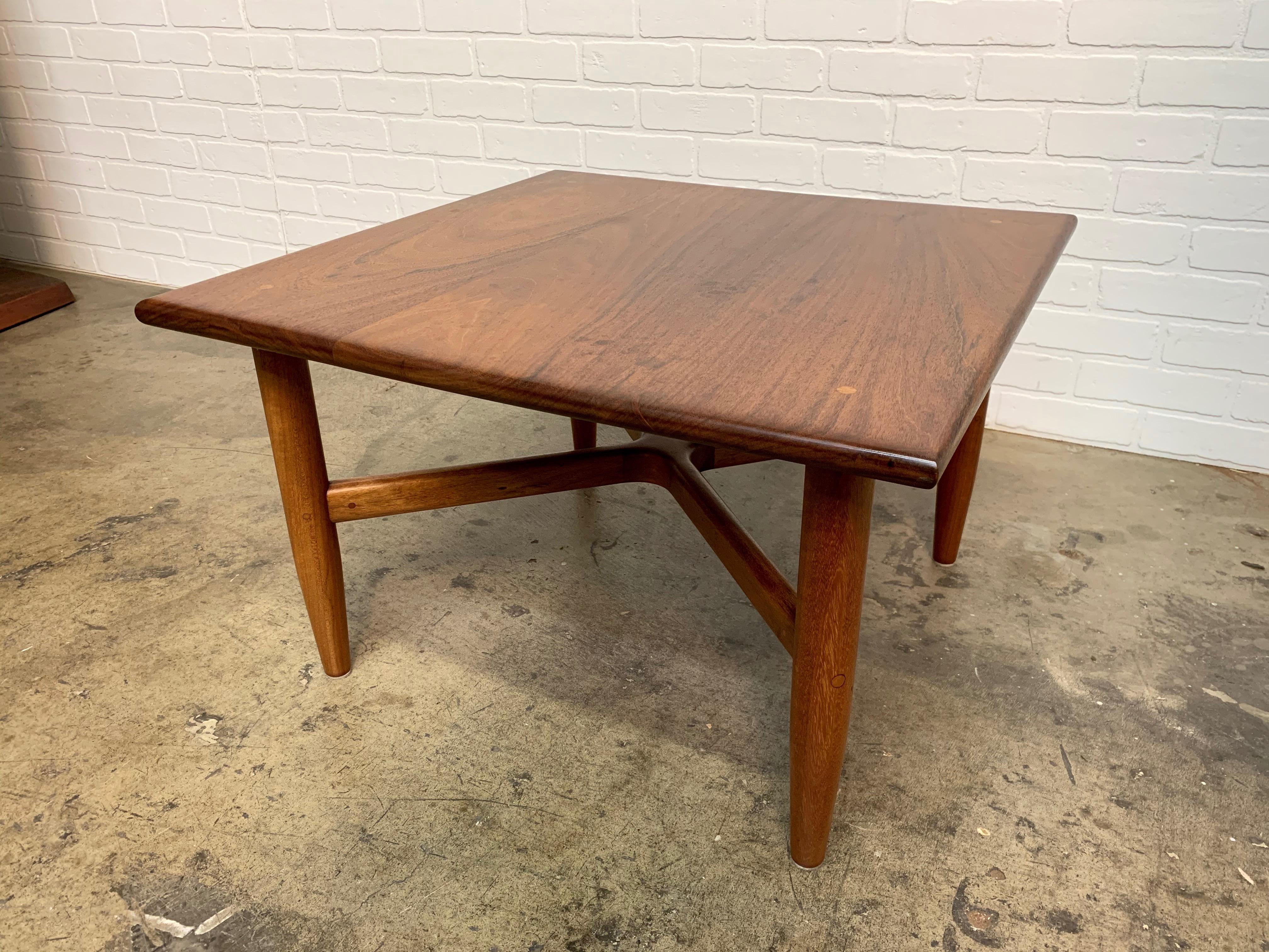 Mid-Century Modern Side Table by John Nyquist For Sale