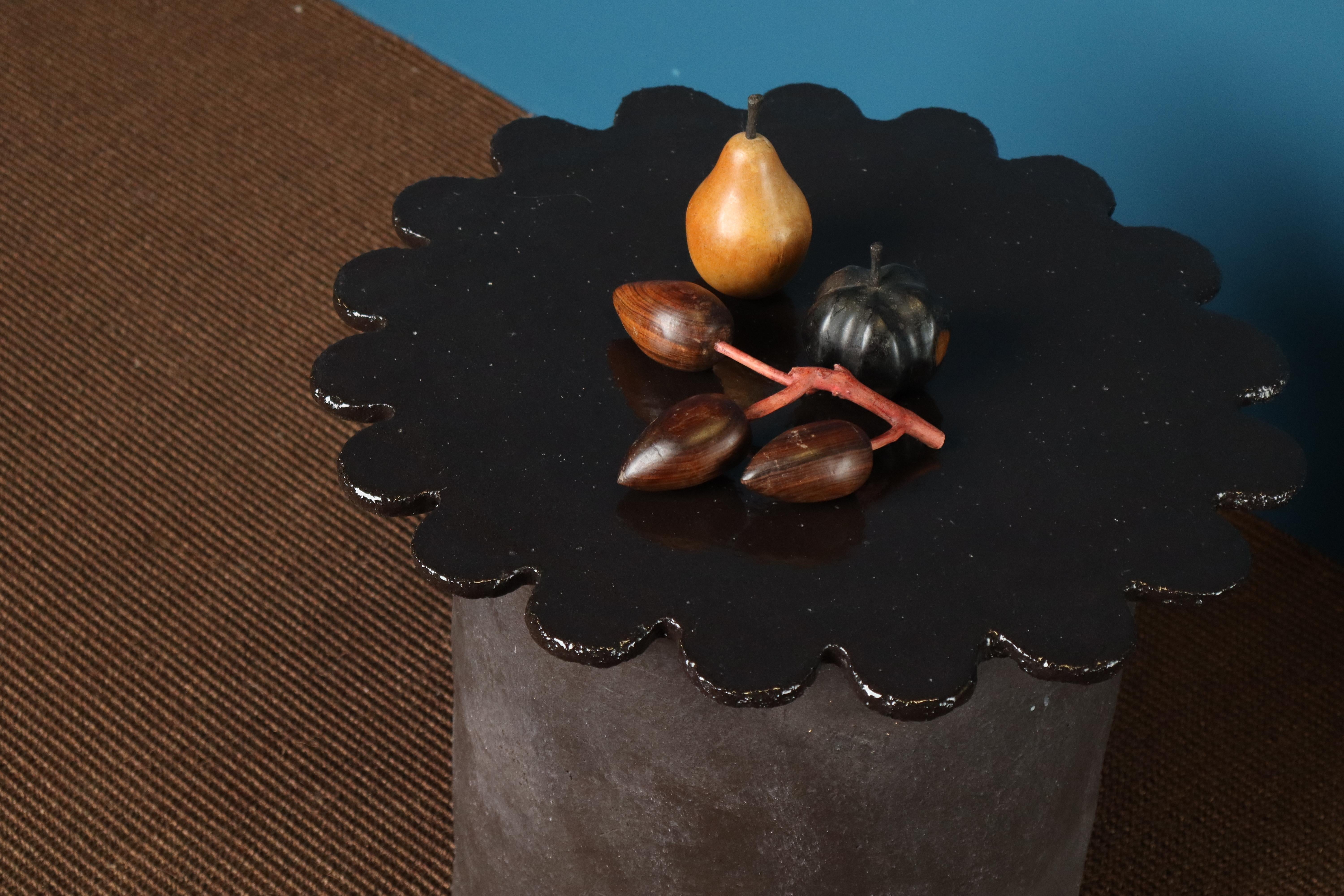 Mesa auxiliar de Mariela Ceramica - Artista belga chilena en Nuevo estado para la venta en Knokke-Heist, BE