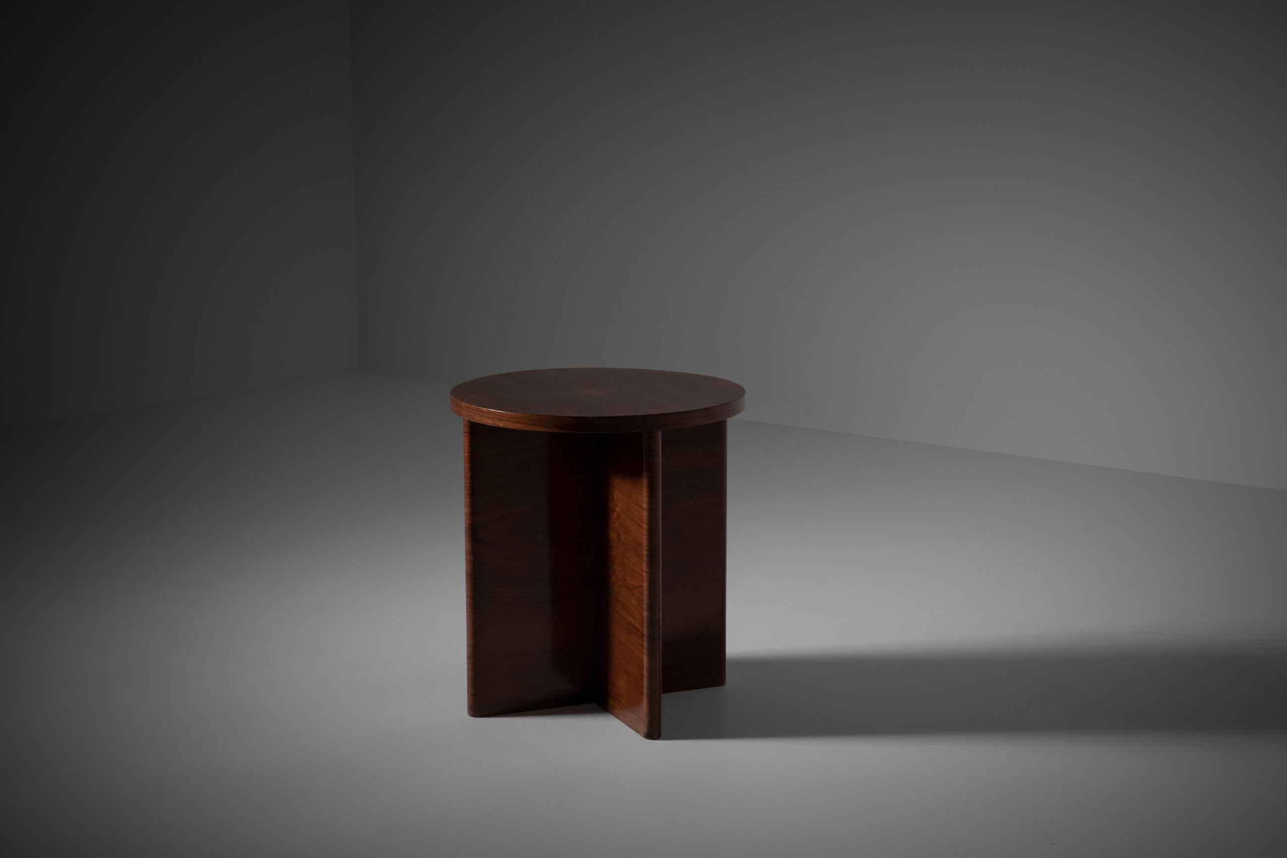 Side table by Melchiorre Bega, Italy 1930s. The table is specially made for Casa G. in Bologna for which Melchiorre Bega designed the entire interior between 1935 -1936. The table is very well proportioned and constructed and is showing elegant yet