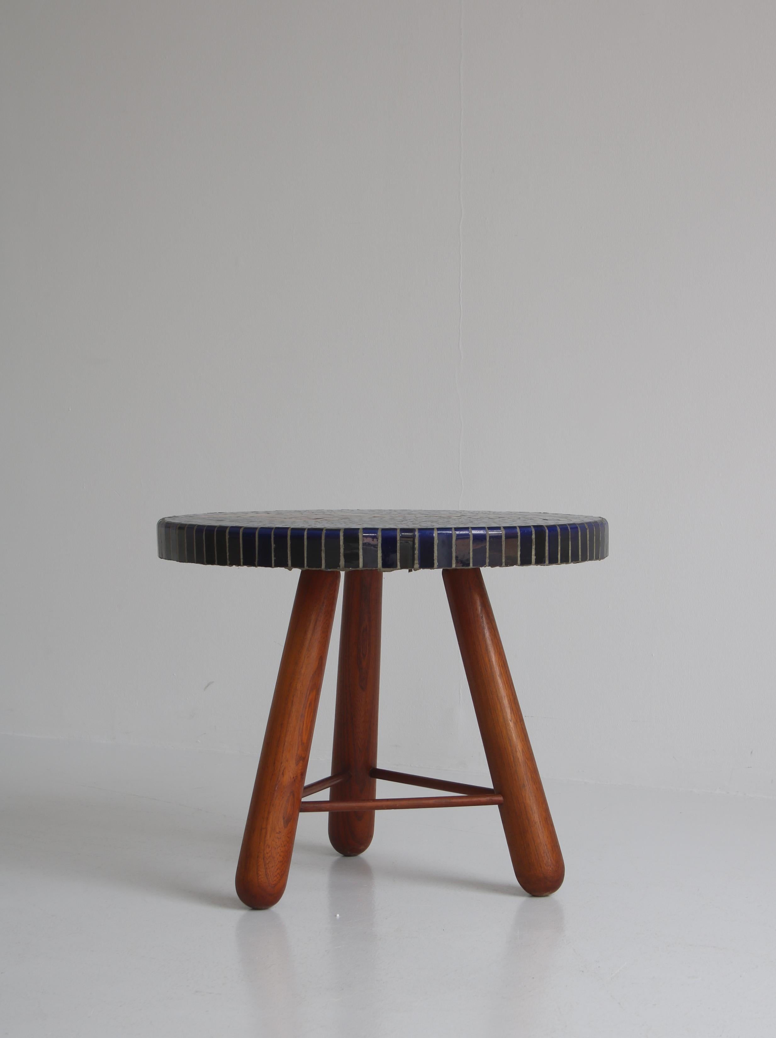 Round side Table, Otto Færge in Stained Elm & Blue Mosaic Tiles, Denmark, 1940 For Sale 3