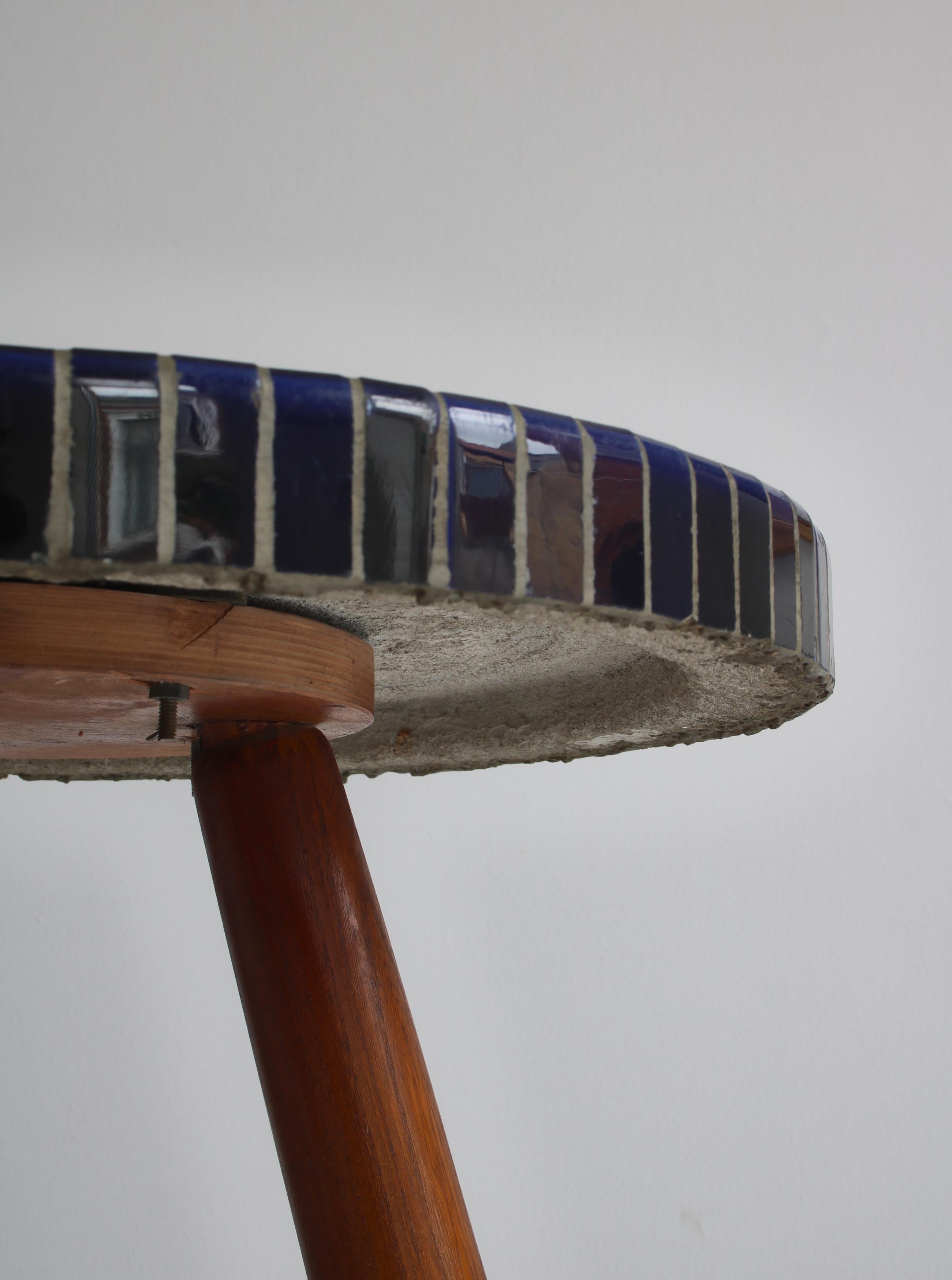 Round side Table, Otto Færge in Stained Elm & Blue Mosaic Tiles, Denmark, 1940 For Sale 5