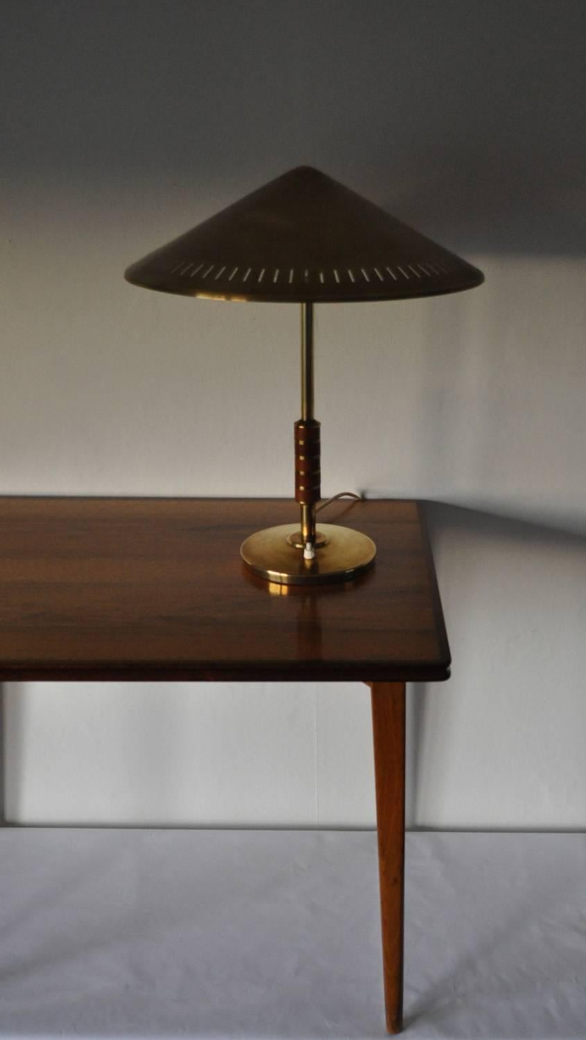 Side Table by Palle Suenson, Denmark, Early 1940s In Good Condition For Sale In Vordingborg, DK