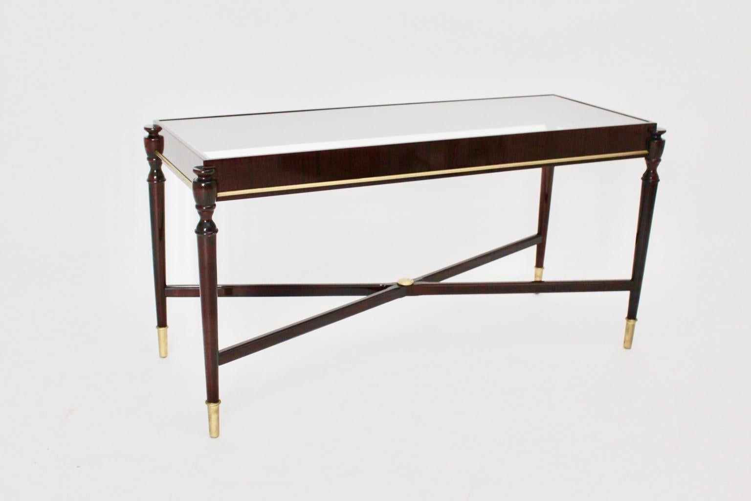 The coffee table attributed to Paolo Buffa circa 1940 was made of solid mahogany and veneered mahogany, lacquered.
Also the coffee table features golden details and a clear glass top without chips.

Very good vintage condition

Approximate measures: