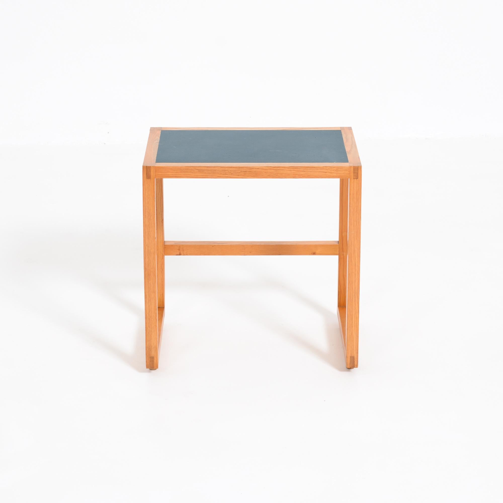 This side table or night stand was designed by Pieter De Bruyne in 1957 and manufactured in 1958.
Characteristic of De Bruyne’s work is the pure design with an eye for detail.
This side table is made of ash wood with a blue linoleum top.
The side
