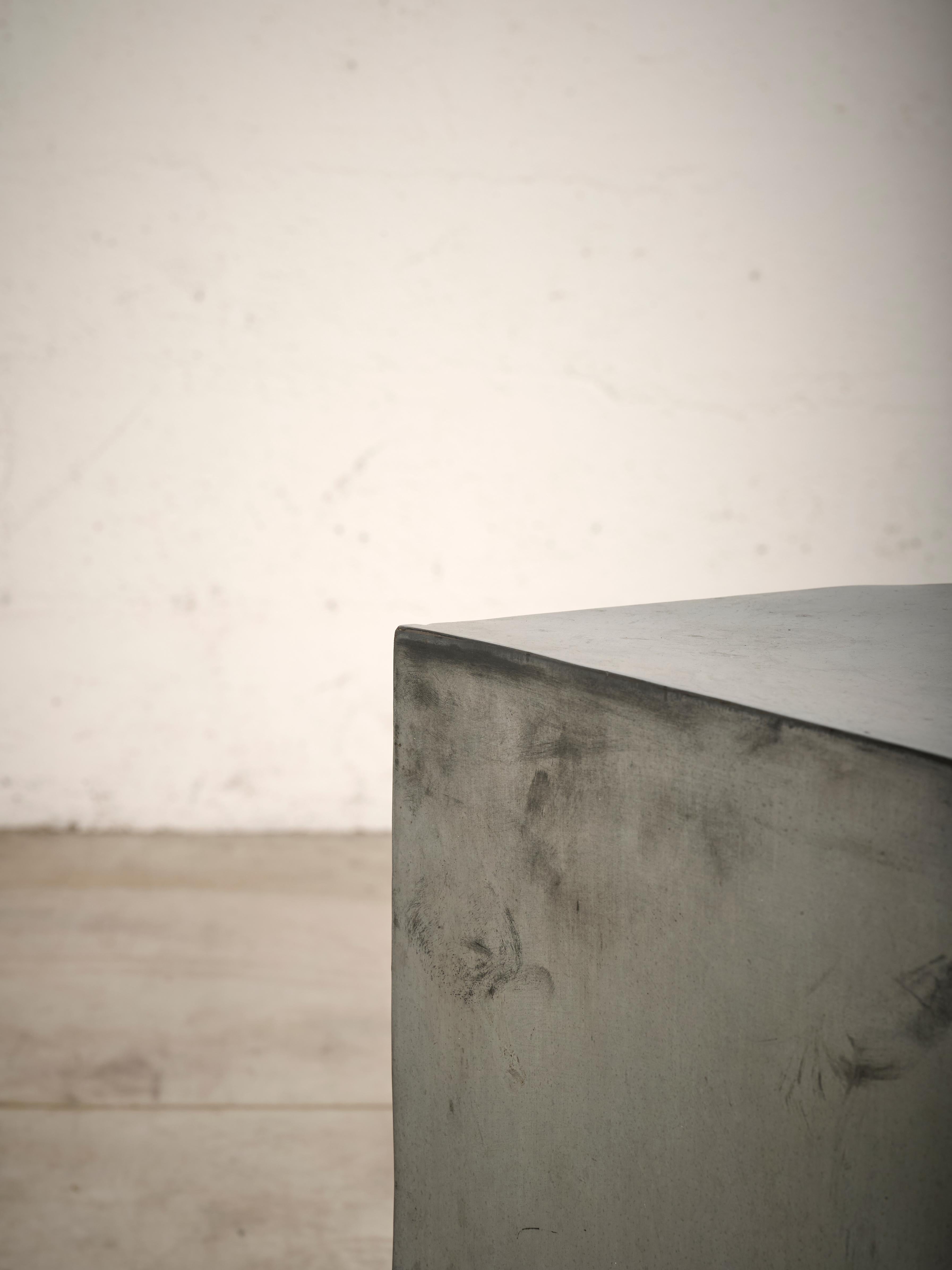 Side table by Pucci de Rossi For Sale 1