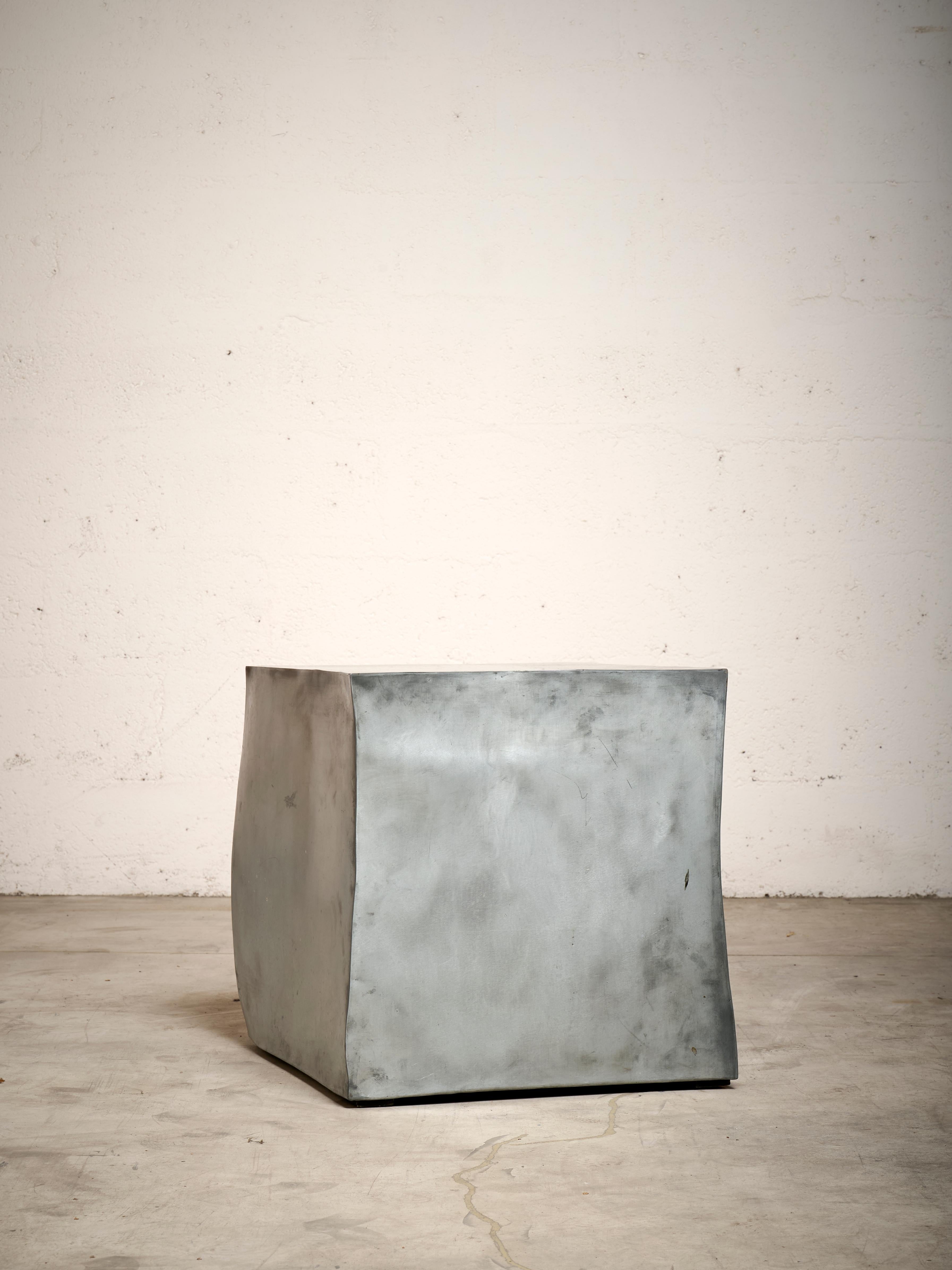 Side table by Pucci de Rossi For Sale 2