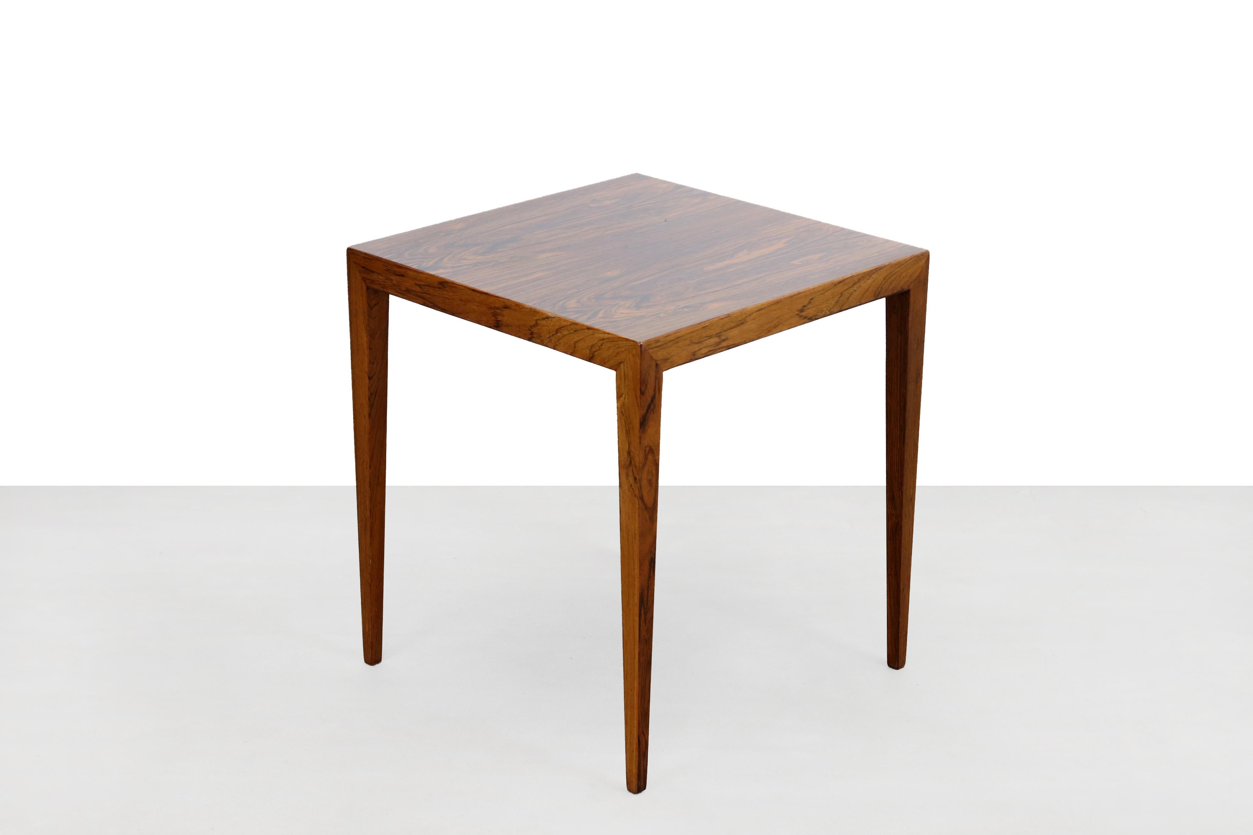 Very nice side table by Severin Hansen for Haslev Møbelfabrik. The table is made of wood veneer. Beautiful iconic design by Severin Hansen. Especially the characteristic connection of the legs to the top are exceptional.