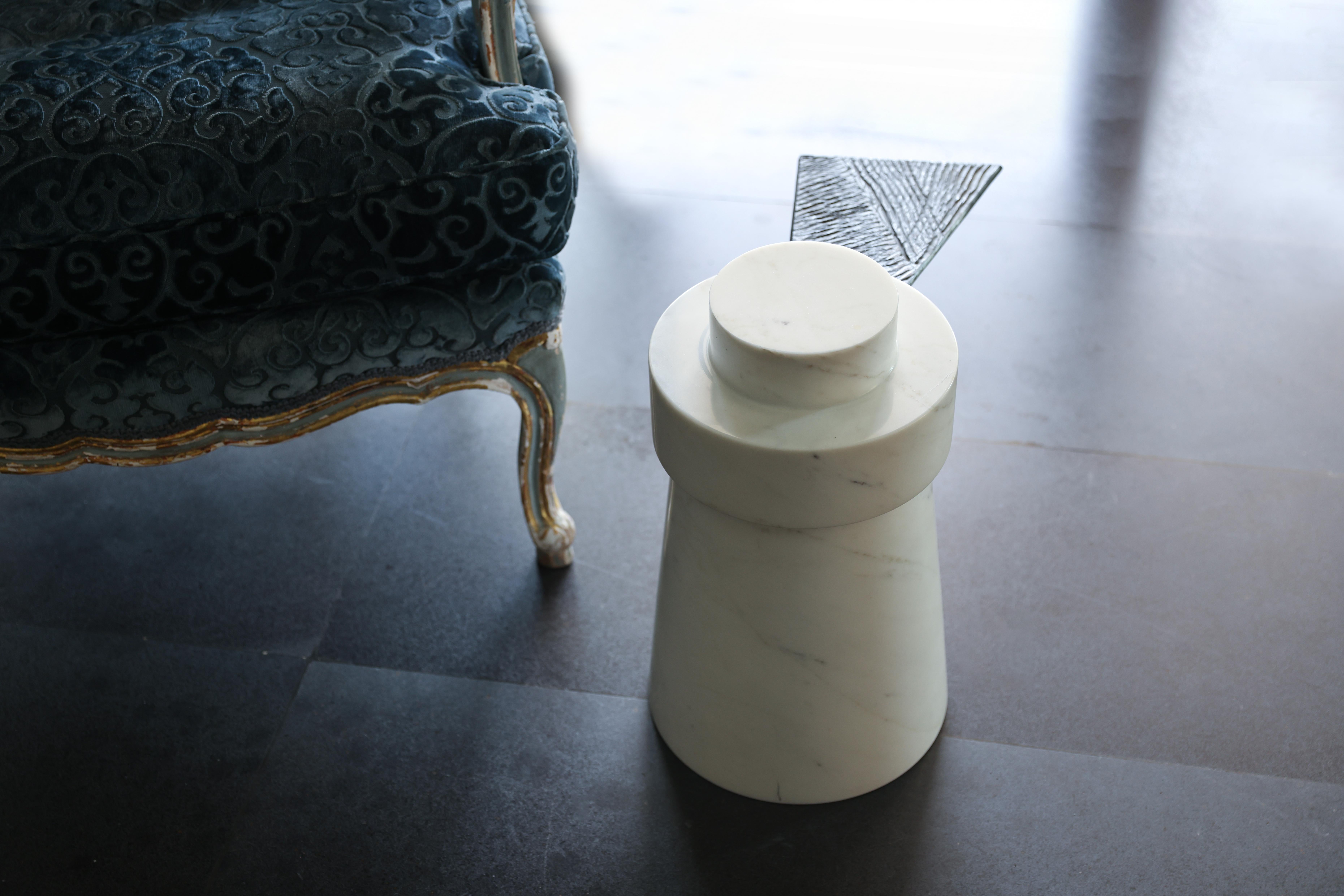 Lebanese Side table carved in marble with a casted brass accent For Sale