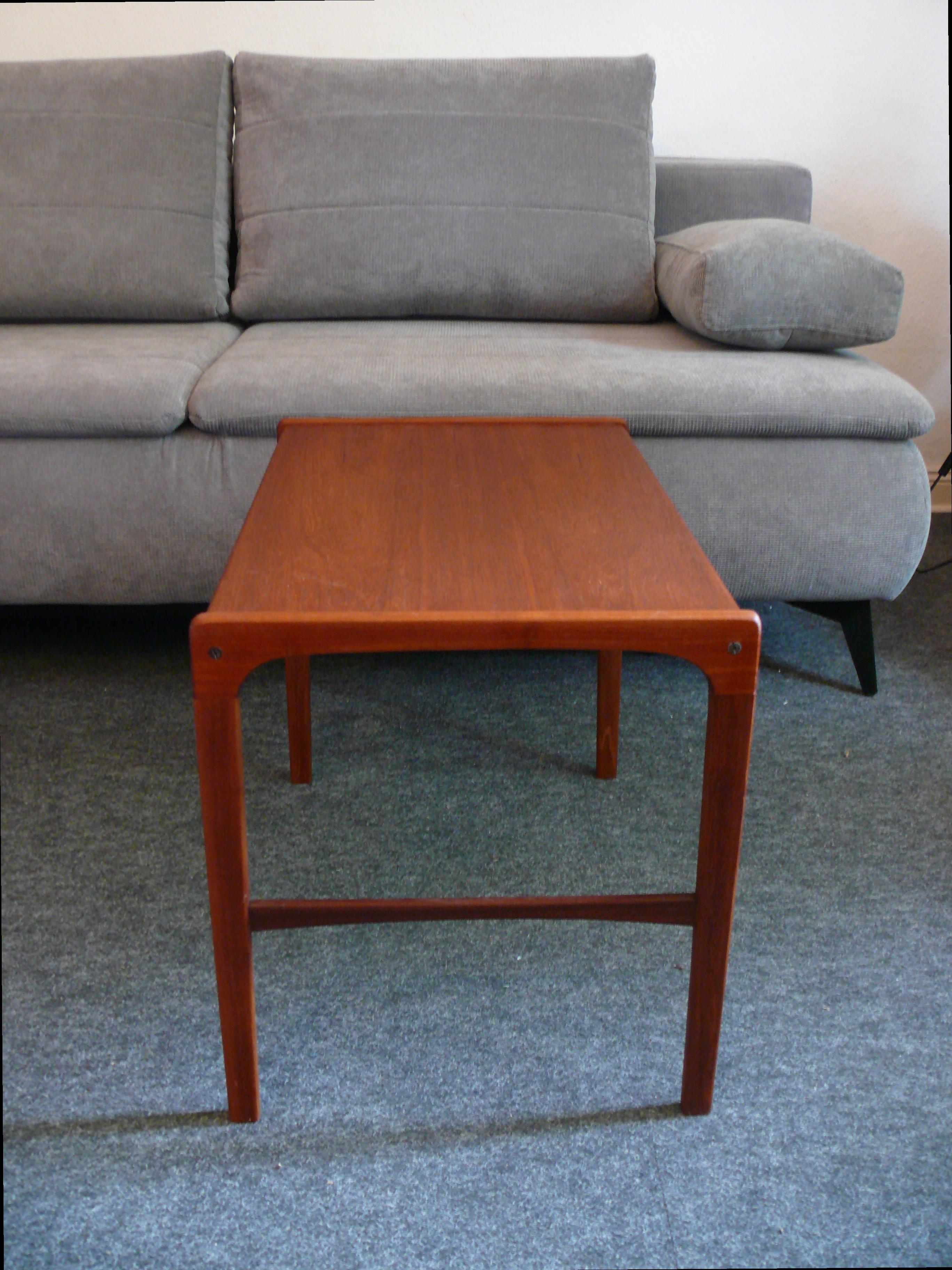 Delicate teak side table in Danish design from the 1960s by Opal, Denmark - manufacturer's label included. The table is in good condition with normal signs of wear. It will be disassembled for worldwide shipping to save costs.

Length x Width x