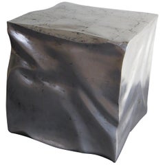 Tavolino cubo con design organico argentato fatto a mano in Germania