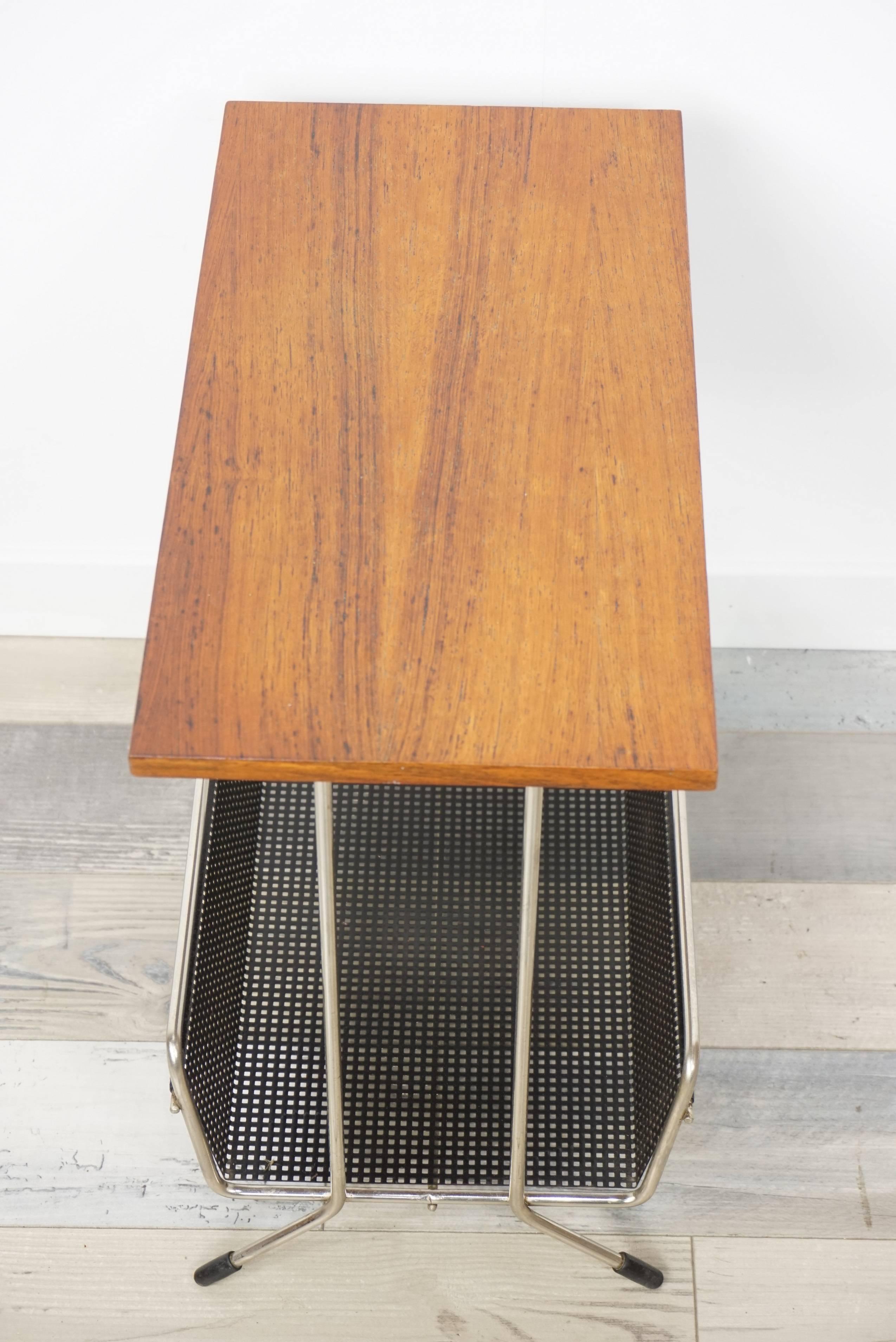 Dutch design of the 1950s, work for Pilastro by Tjerk Reijenga (designer and Dutch avant-garde architect since he only wants renewable materials for these creations! World famous, he is now specialized in sustainable development) for this table