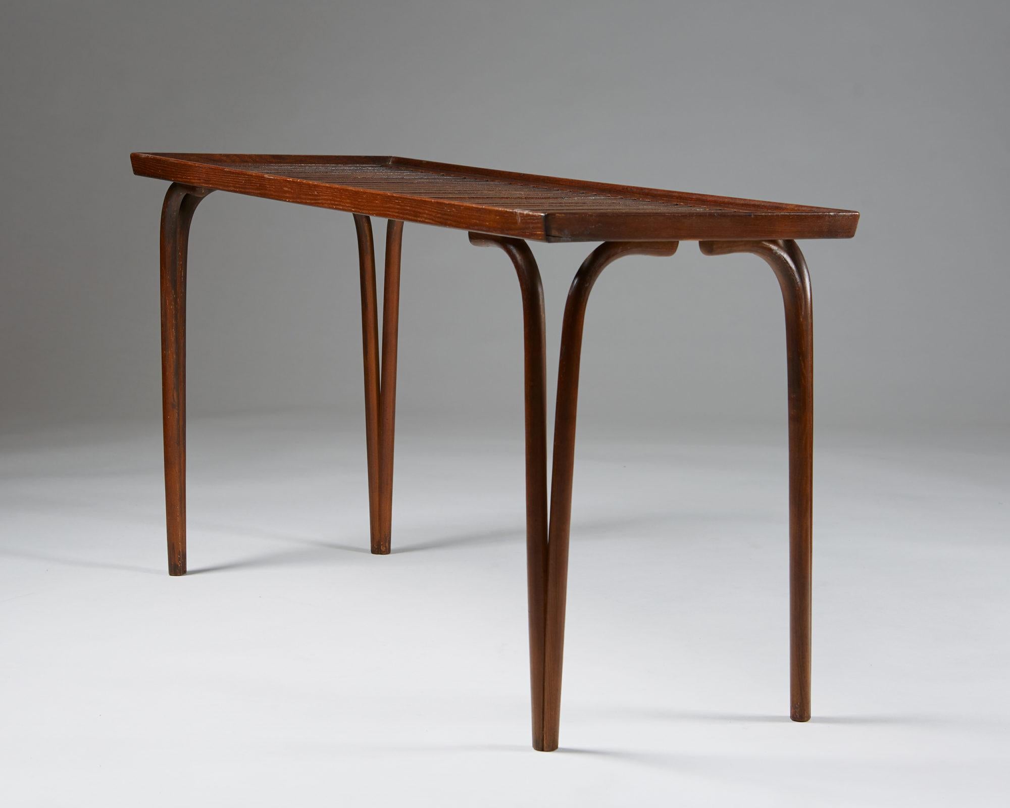 Milieu du XXe siècle Table d'appoint conçue par Carl Axel Acking pour Svenska Möbelfabrikerna Bodafors en vente
