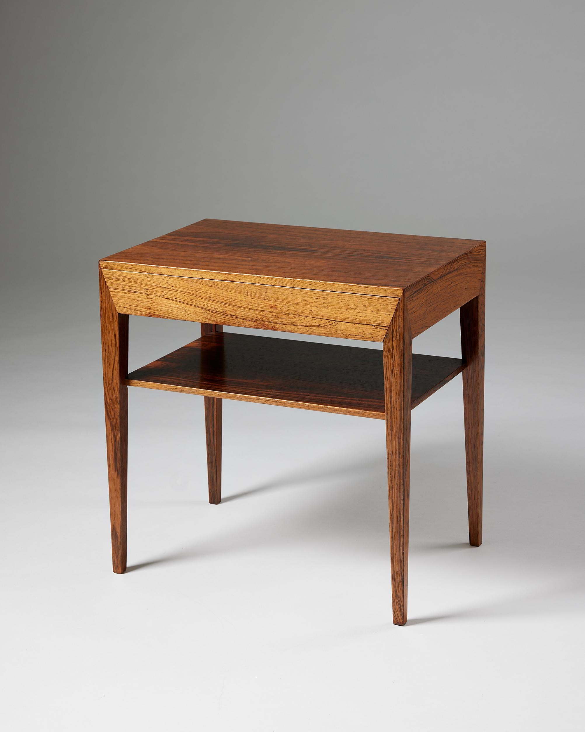 Side table designed by Severin Hansen Jr. for Haslev Möbelsnedkeri.
Denmark, 1950s.

Rosewood.

Stamped.

Measures: H: 50 cm
W: 50 cm
D: 35 cm.
