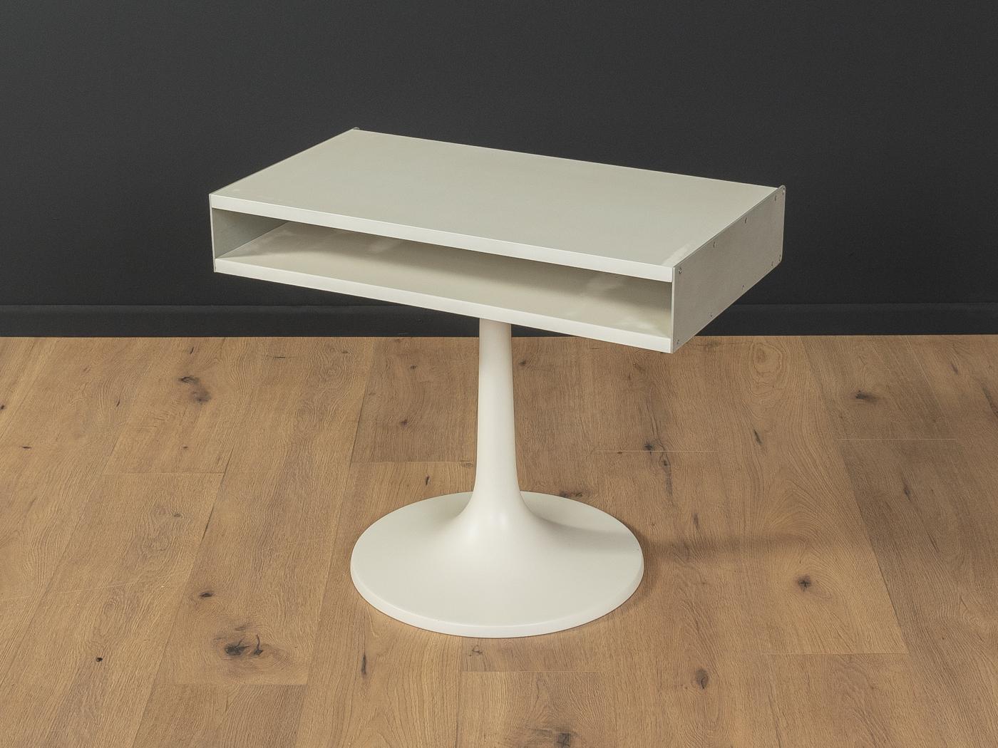 Side table consisting of a 606 double shelf by Dieter Rams for Vitsœ from the 1960s and a white lacquered tulip base

Quality Features:

    accomplished design: perfect proportions and visible attention to detail
    high-quality workmanship using