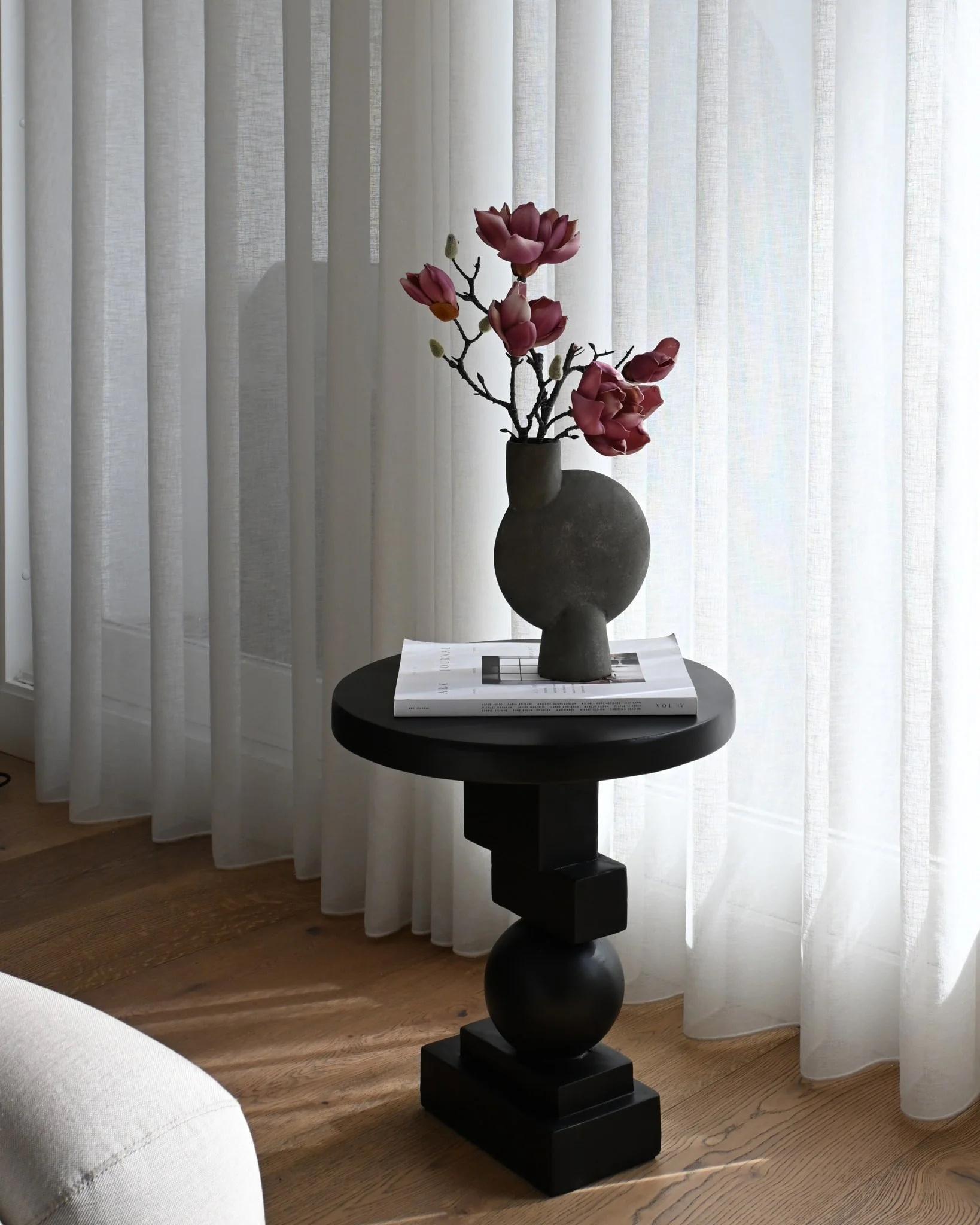 Table d'appoint, bout de canapé, modèle d'artiste, œuvre contemporaine, 21e siècle. en vente 4