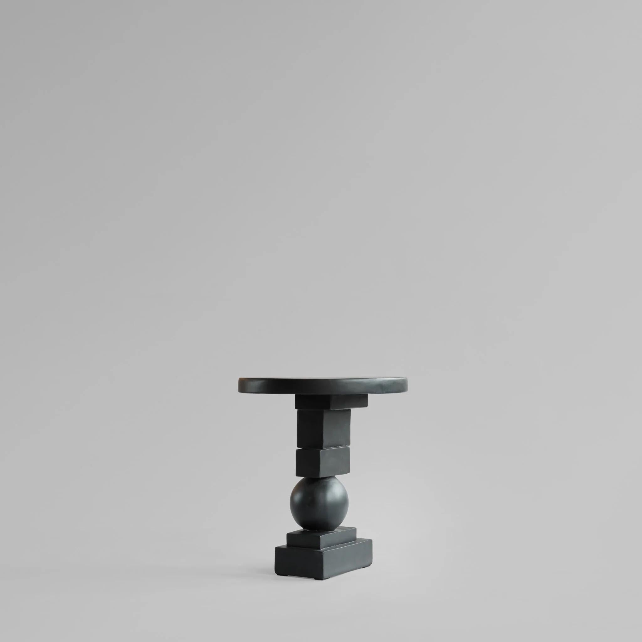 Français Table d'appoint, bout de canapé, modèle d'artiste, œuvre contemporaine, 21e siècle. en vente