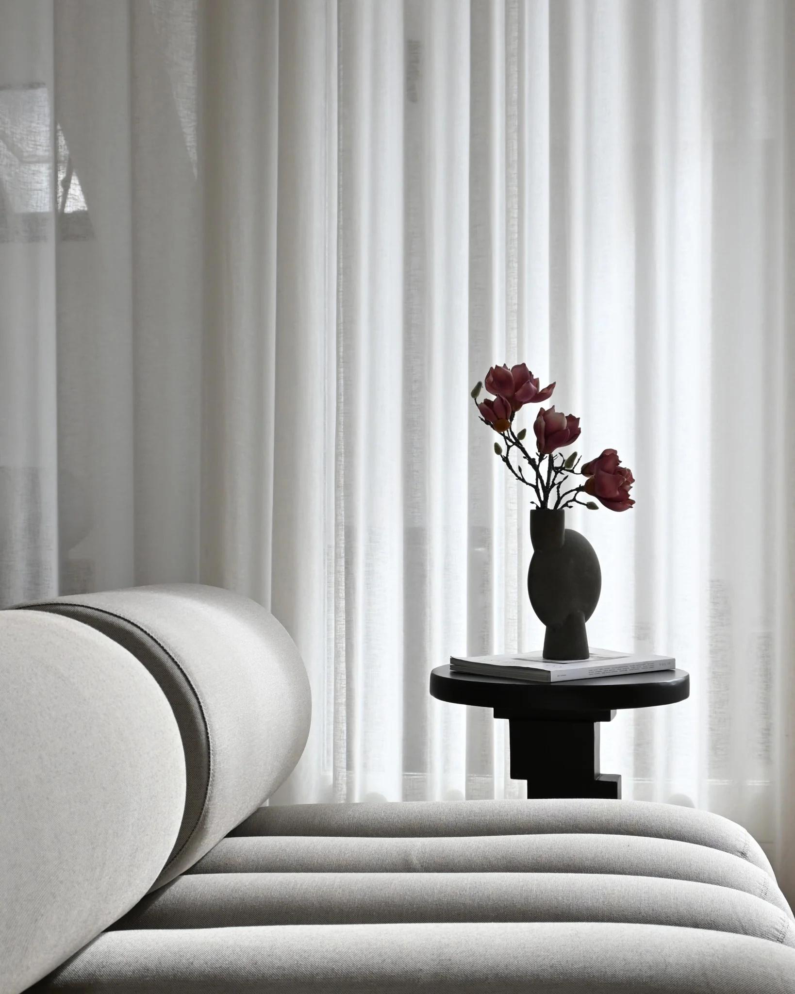Table d'appoint, bout de canapé, modèle d'artiste, œuvre contemporaine, 21e siècle. en vente 1