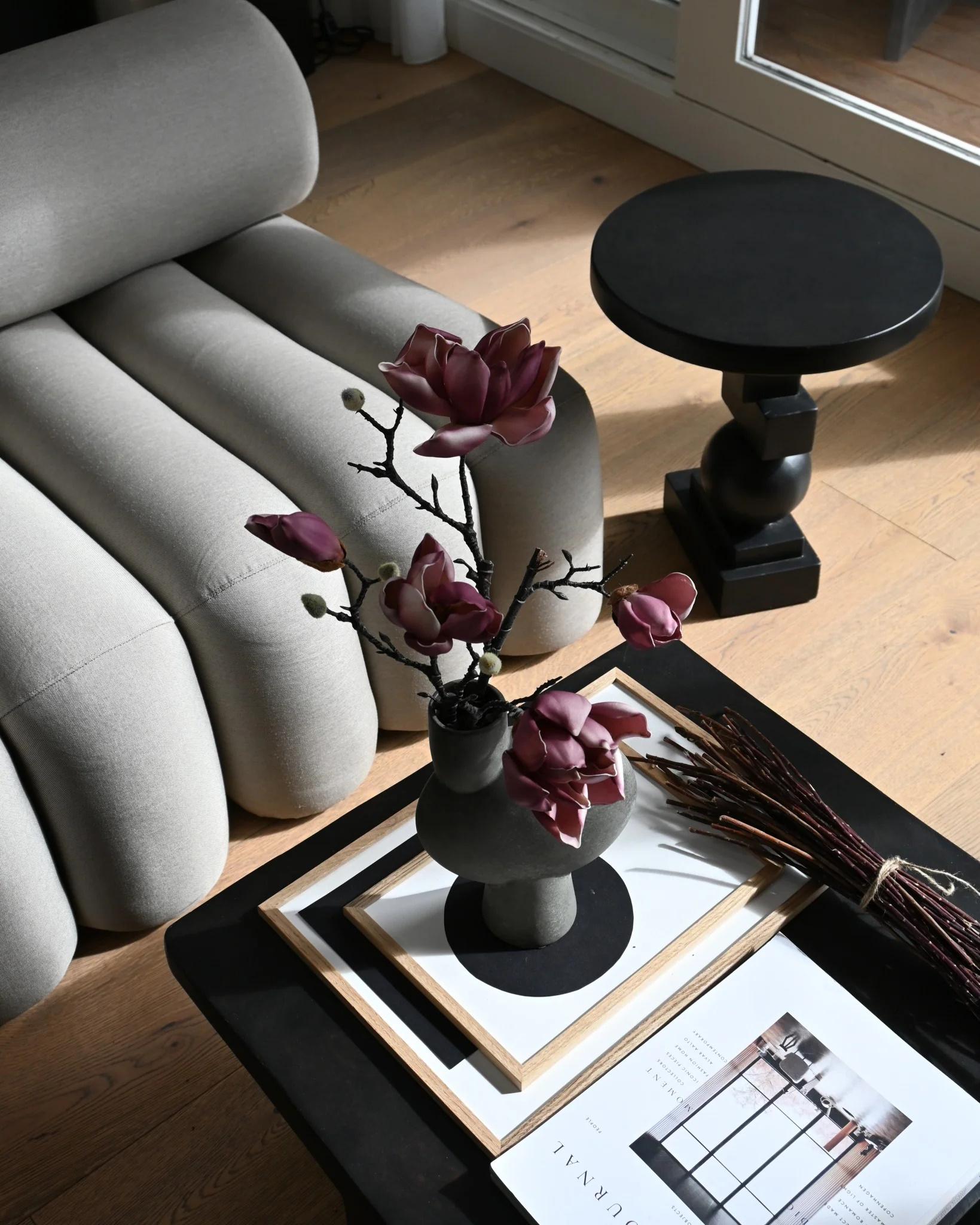 Table d'appoint, bout de canapé, modèle d'artiste, œuvre contemporaine, 21e siècle. en vente 2